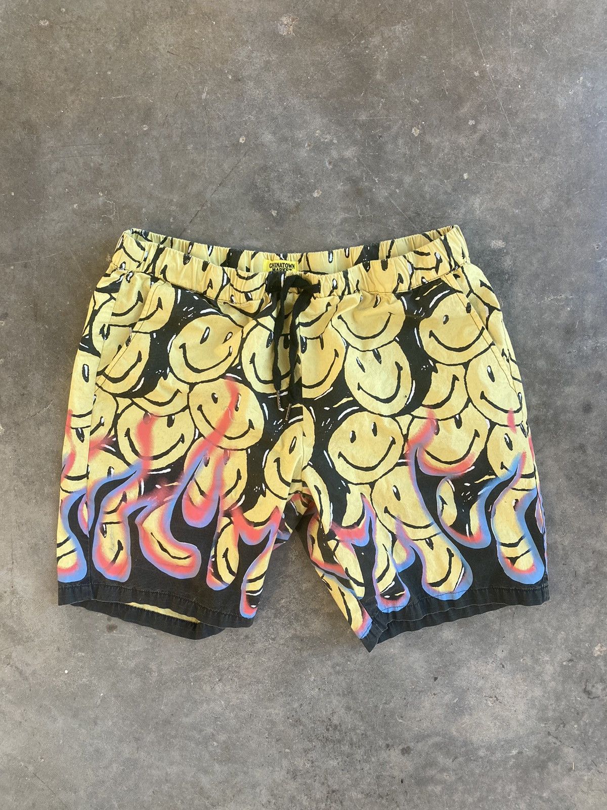 Chinatown Market Flaming Smiley Face Shorts Sz. 36 🥣🧊❄️ Fire
