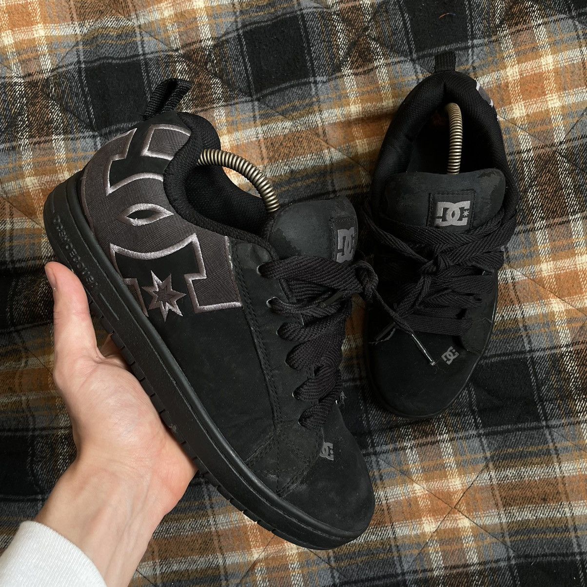 DC × Streetwear × Vintage All Black Y2K DC Fat Tongue Court Graffik ...
