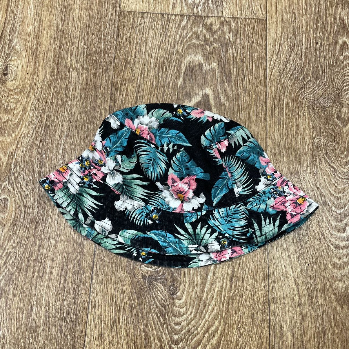 Vintage Vintage Y2K Art Hawaiian Bucket Hat Streetwear Alohawear Size ONE SIZE - 1 Thumbnail