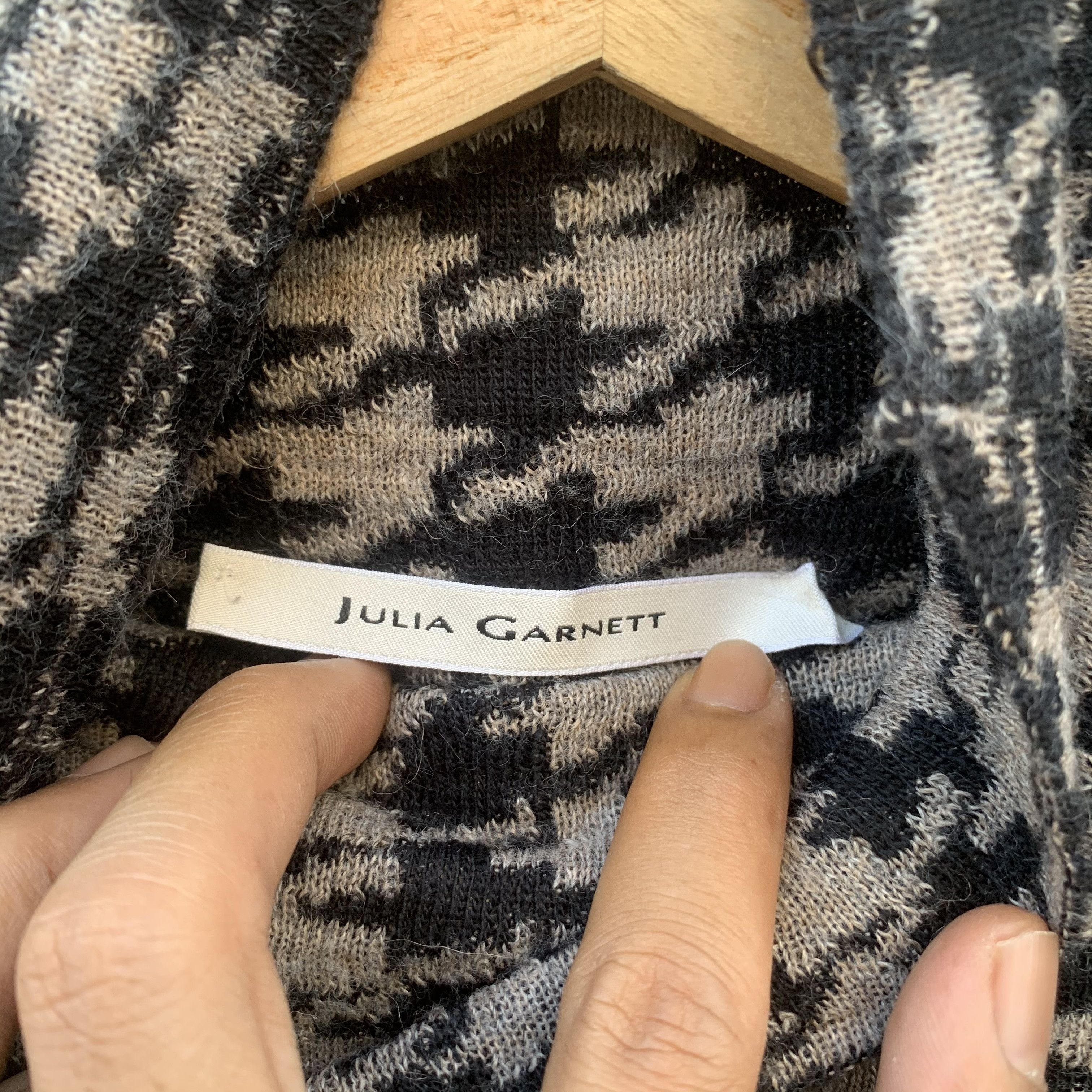 Aran Isles Knitwear JULIA GARNETT Knit Turtleneck Arts Sweater Made In Italy Size US S / EU 44-46 / 1 - 7 Thumbnail