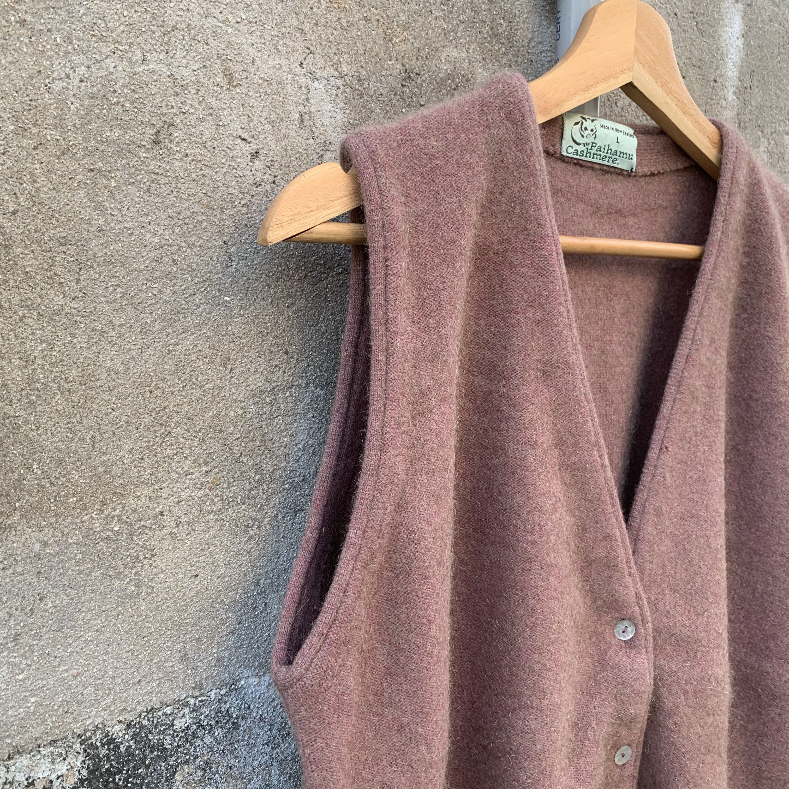 Aran Isles Knitwear Vintage Pahamu Cashmere Wool Sleeveless Vest Made In NZ Size US M / EU 48-50 / 2 - 6 Thumbnail