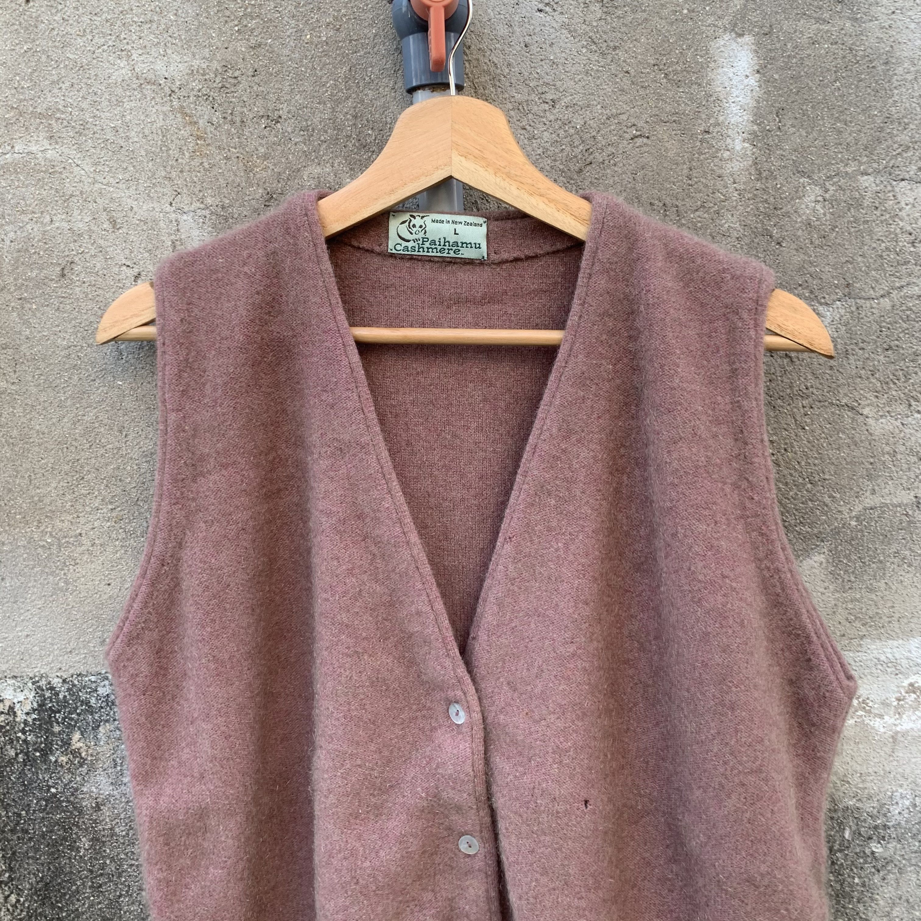 Aran Isles Knitwear Vintage Pahamu Cashmere Wool Sleeveless Vest Made In NZ Size US M / EU 48-50 / 2 - 3 Thumbnail