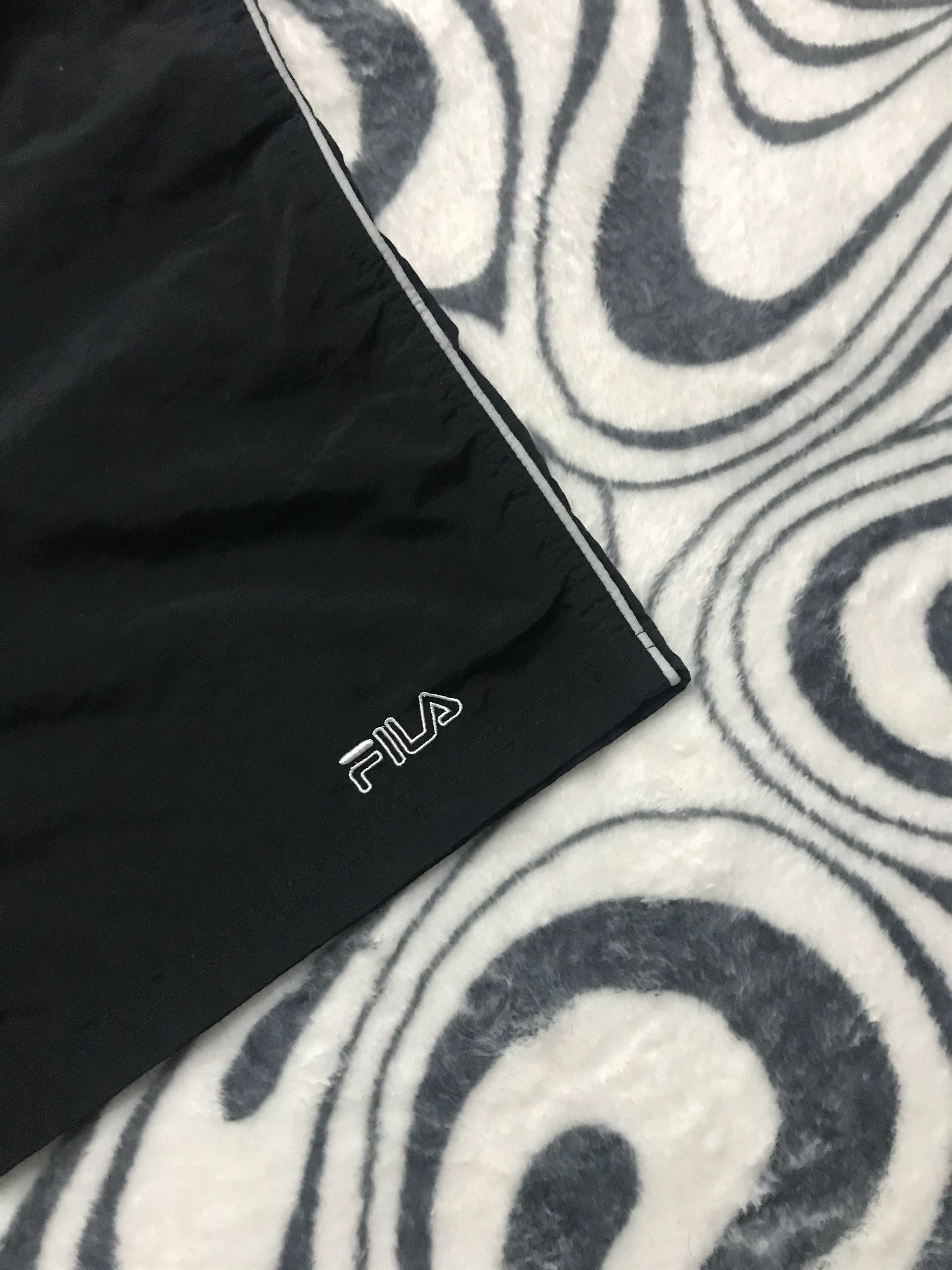 Fila × Vintage Vintage Fila Mens Nylon Shorts Size US 38 / EU 54 - 2 Thumbnail