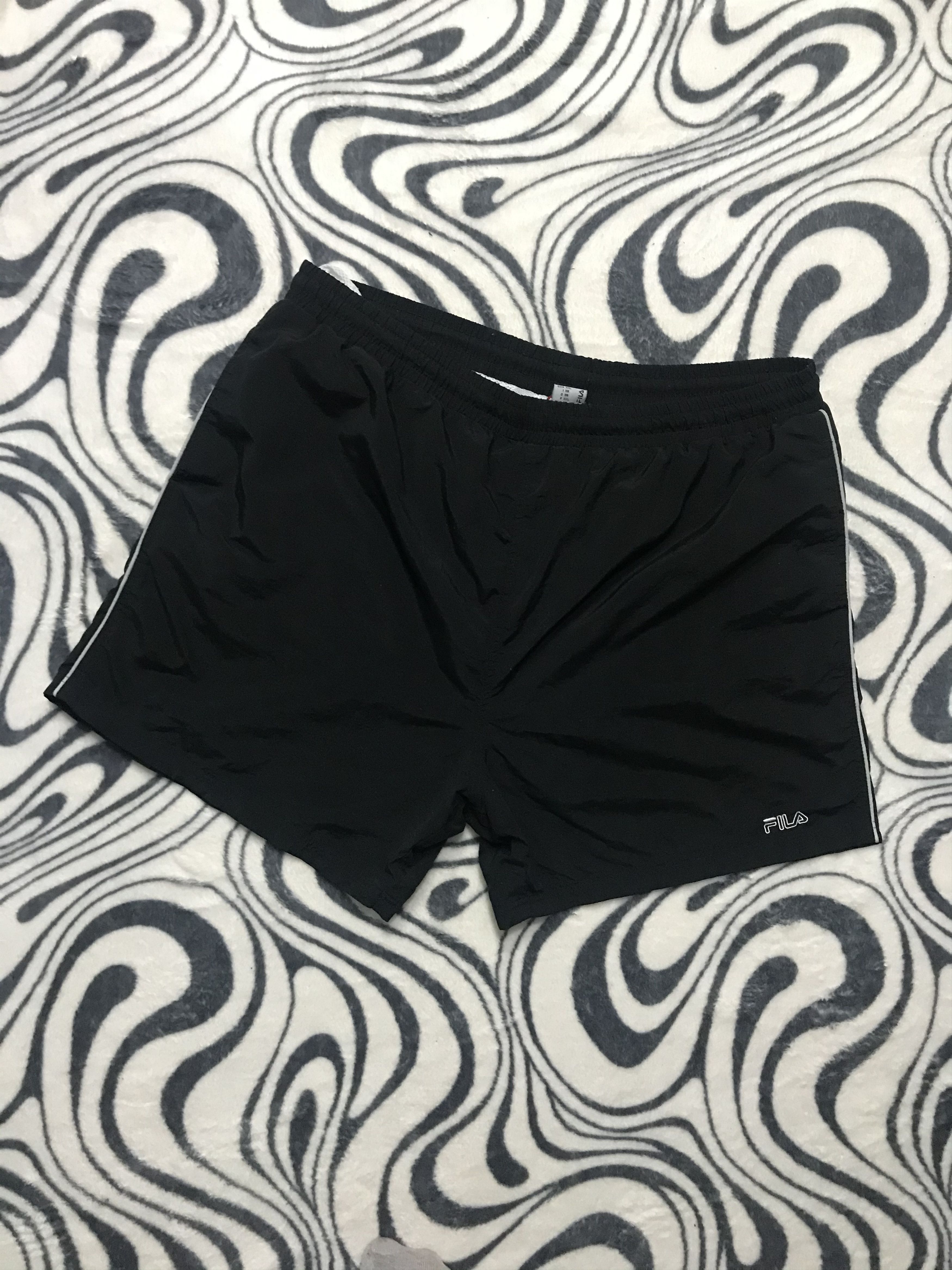 Fila × Vintage Vintage Fila Mens Nylon Shorts Size US 38 / EU 54 - 1 Thumbnail