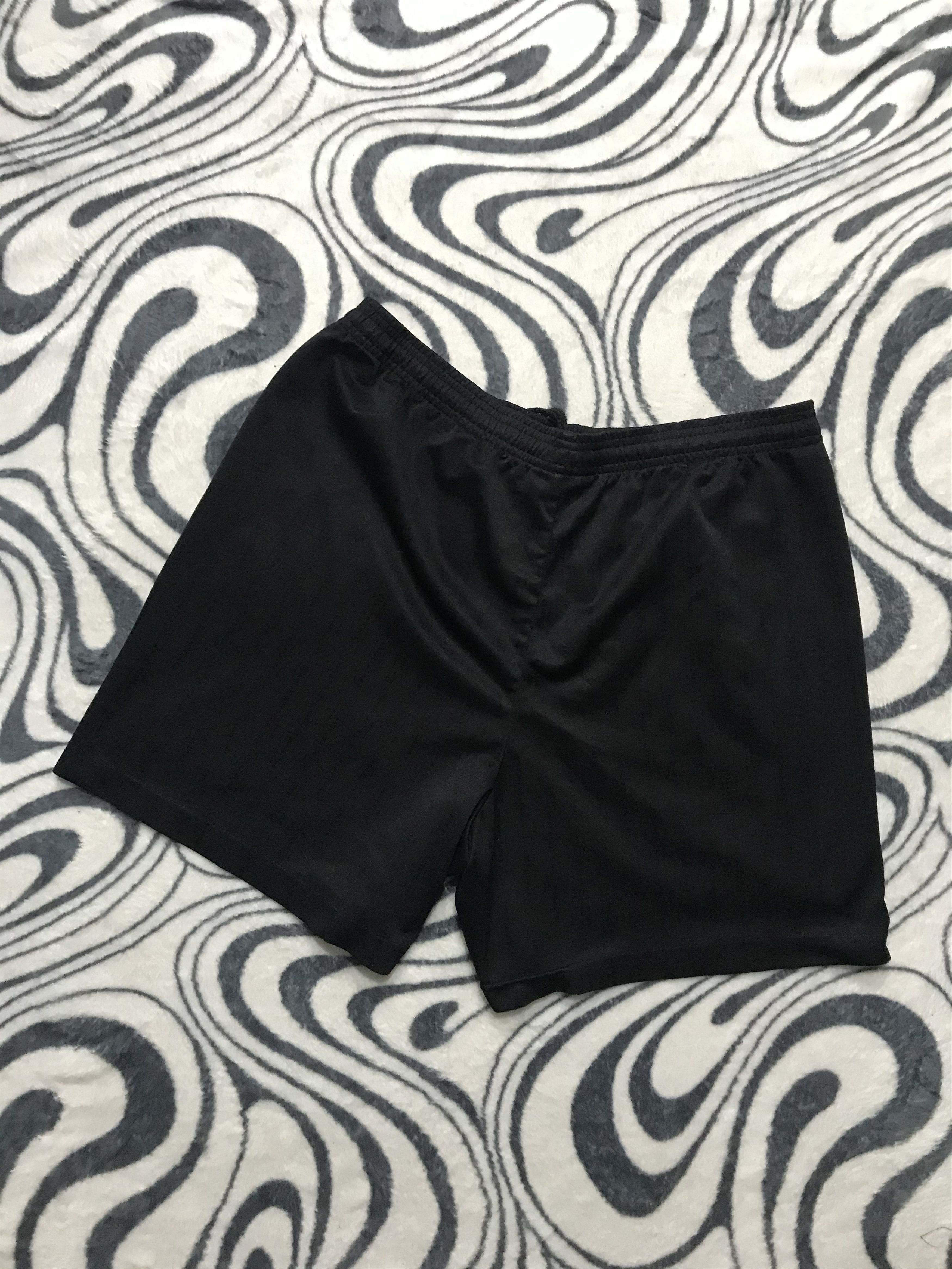 Umbro Umbro Vintage Black Shorts Y2K Size US 34 / EU 50 - 3 Thumbnail