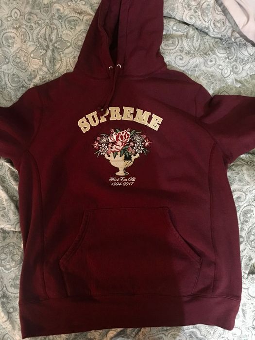 Supreme centerpiece hoodie on sale burgundy