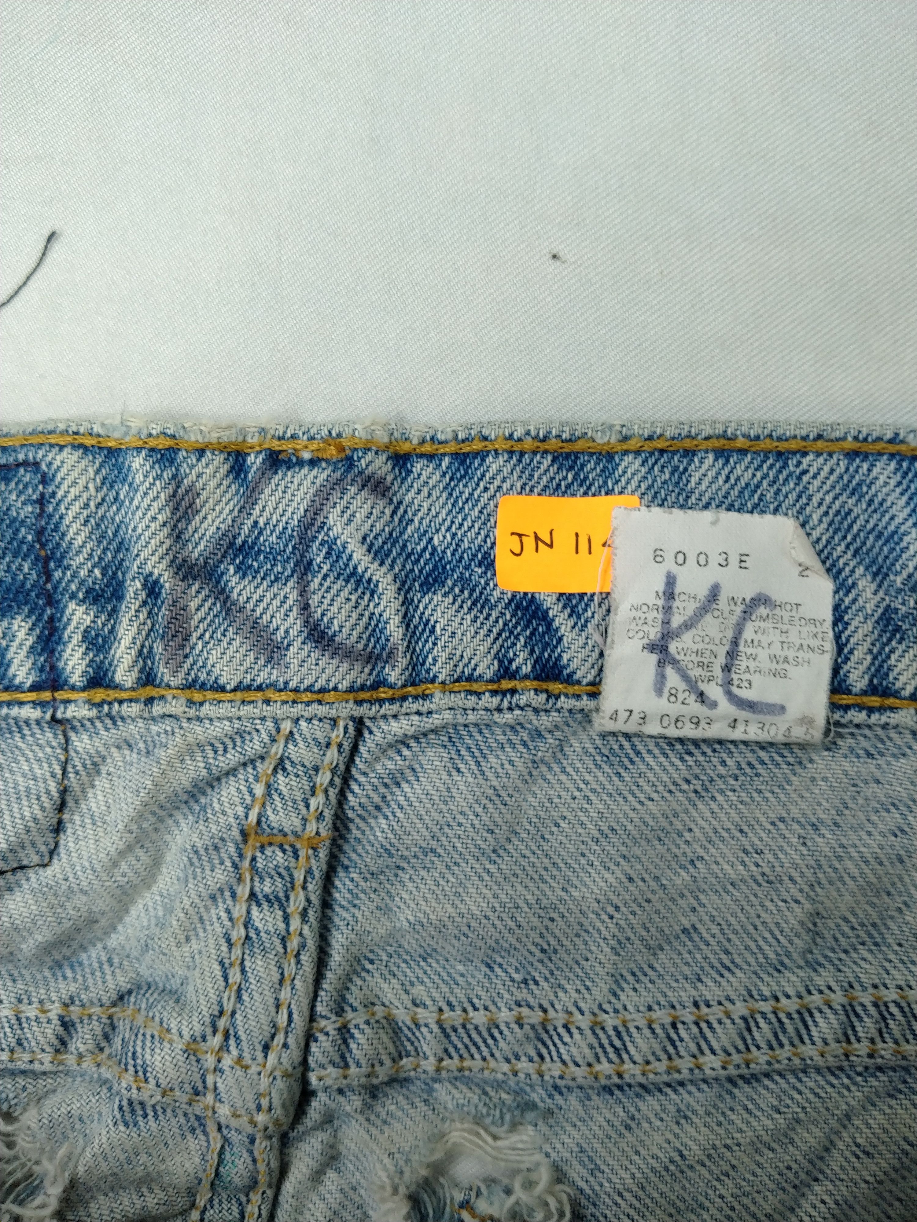 Levi's Vintage Levi's 550 Light Wash Orange Tab Denim -JN114 Size US 35 - 23 Thumbnail