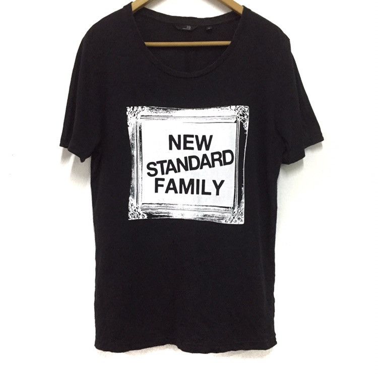 Jun Takahashi 🔥🔥🔥 Uniqlo undercover tee shirt wide neck design Size US L / EU 52-54 / 3 - 1 Thumbnail