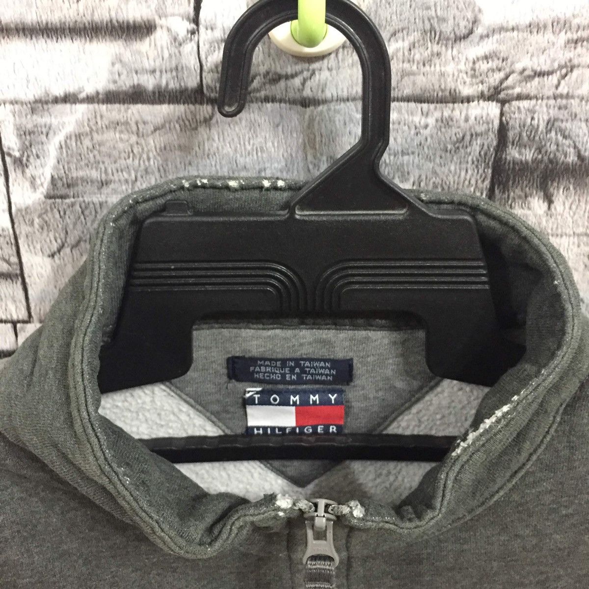 Tommy Hilfiger Vintage Tommy Hilfiger sweatshirt small logo L/G fit L Size US L / EU 52-54 / 3 - 3 Thumbnail