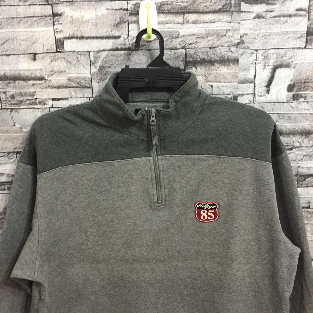 Tommy Hilfiger Vintage Tommy Hilfiger sweatshirt small logo L/G fit L Size US L / EU 52-54 / 3 - 2 Thumbnail