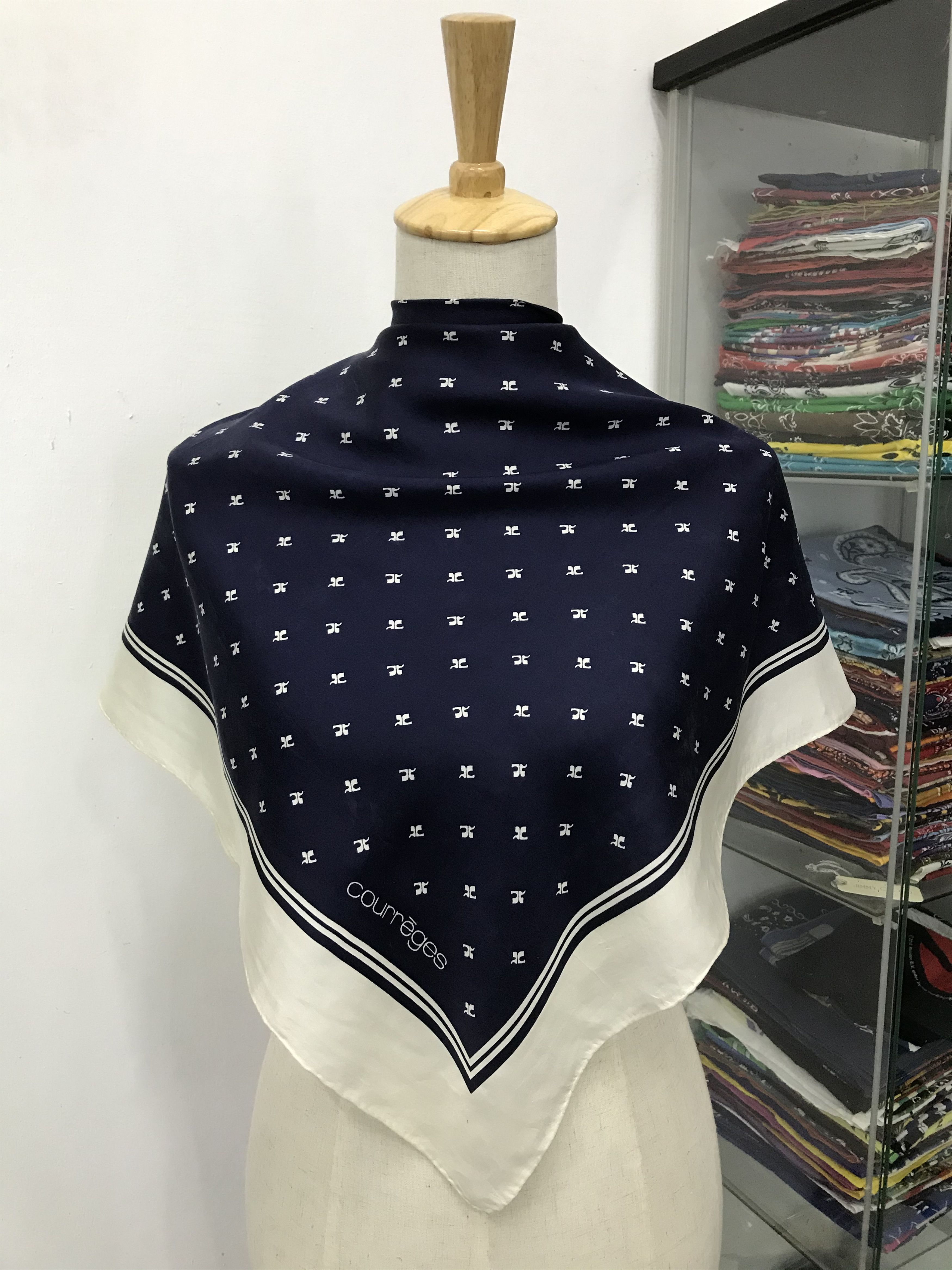 Foulard En Soie Courrèges Vintage - Multicolore - Accessoire Mode Rétro Authentique