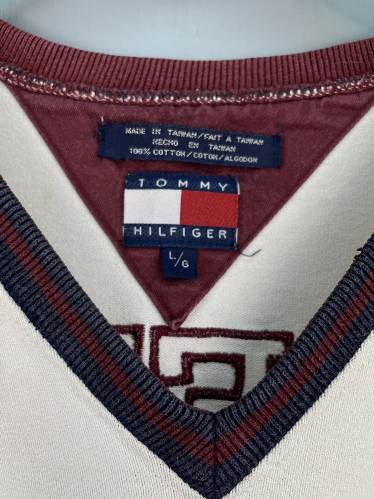 Tommy Hilfiger Vintage 90s Tommy Hilfiger v neck t shirt Size US L / EU 52-54 / 3 - 7 Thumbnail
