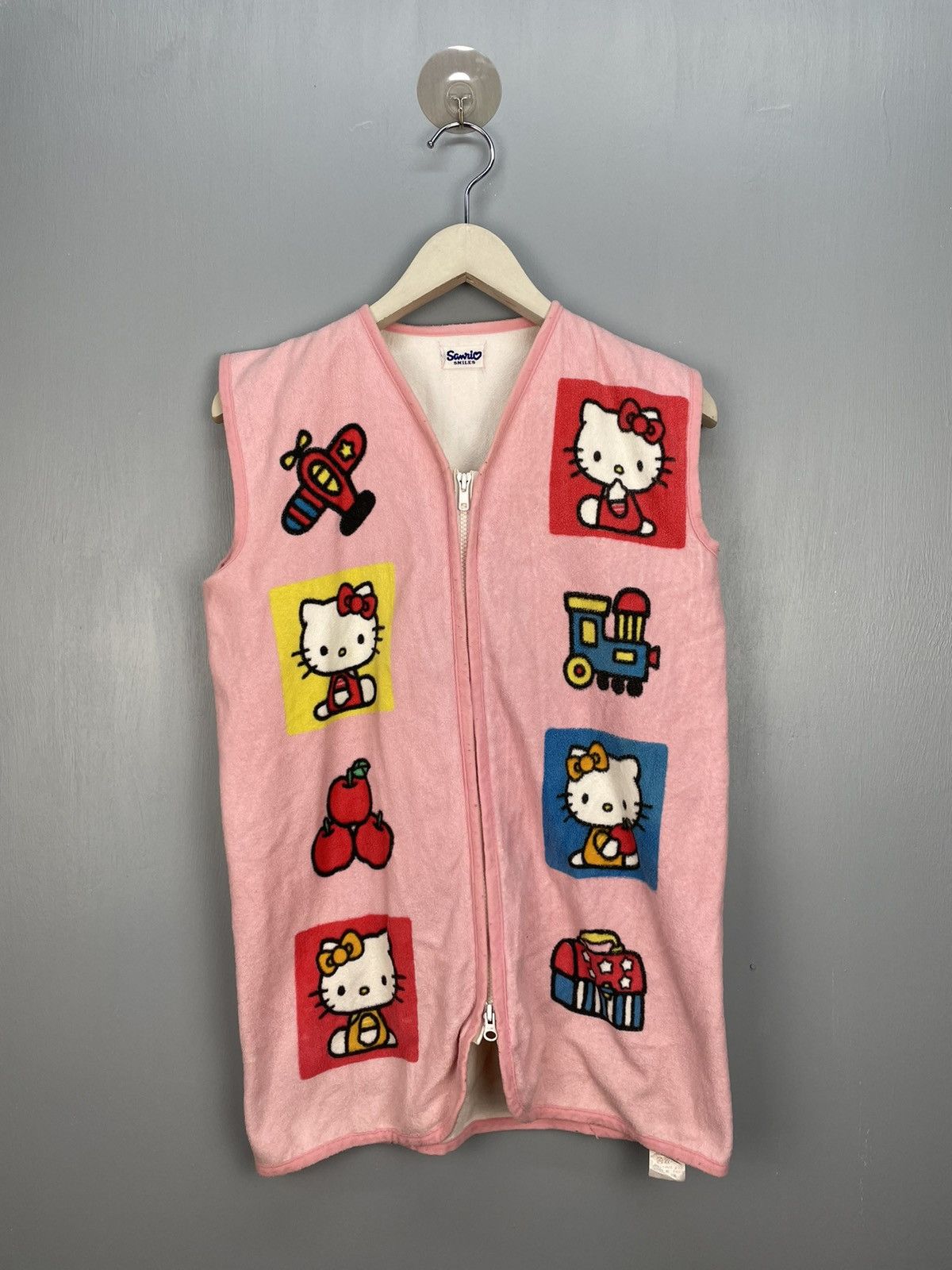 Japanese Brand × Vintage Vintage Y2K Hello Kitty zip up vest Overprints Size US S / EU 44-46 / 1 - 1 Thumbnail