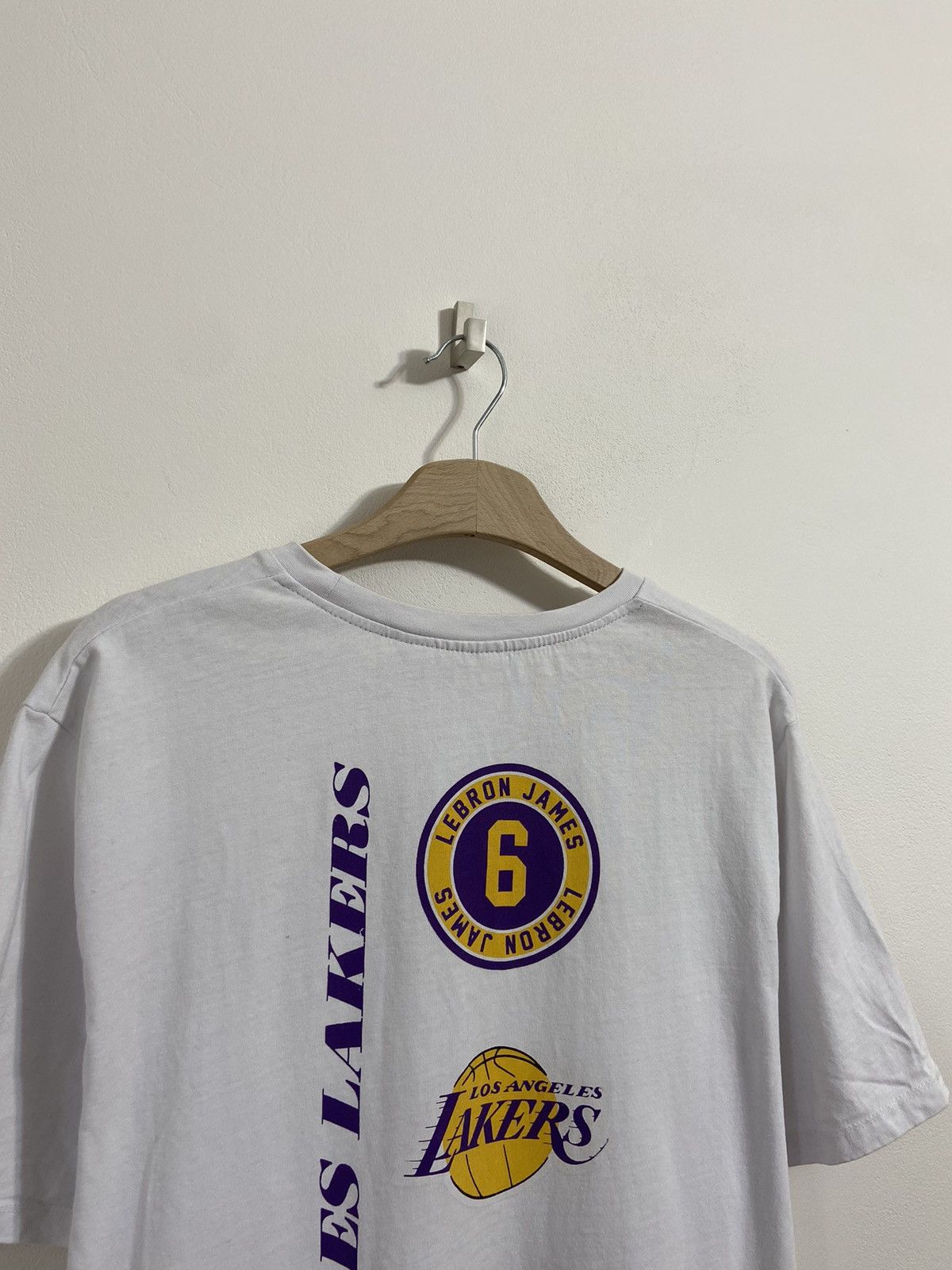 NBA Vintage 90s Thrashed Faded Los Angeles Lakers Tee Size US XXL / EU 58 / 5 - 2 Thumbnail