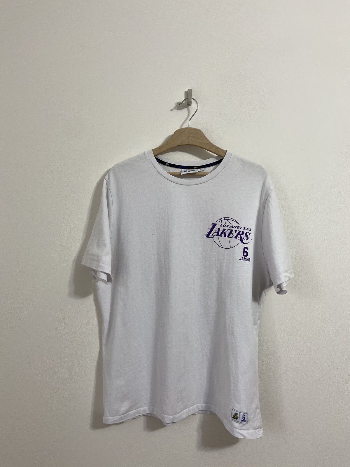 NBA Vintage 90s Thrashed Faded Los Angeles Lakers Tee Size US XXL / EU 58 / 5 - 9 Thumbnail