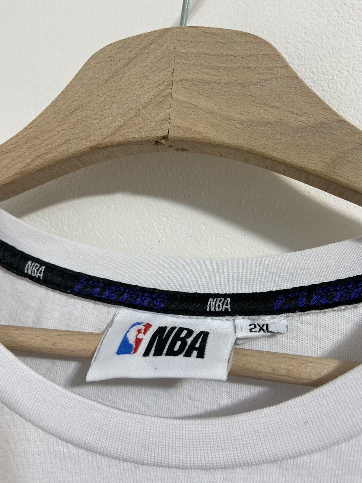 NBA Vintage 90s Thrashed Faded Los Angeles Lakers Tee Size US XXL / EU 58 / 5 - 13 Thumbnail