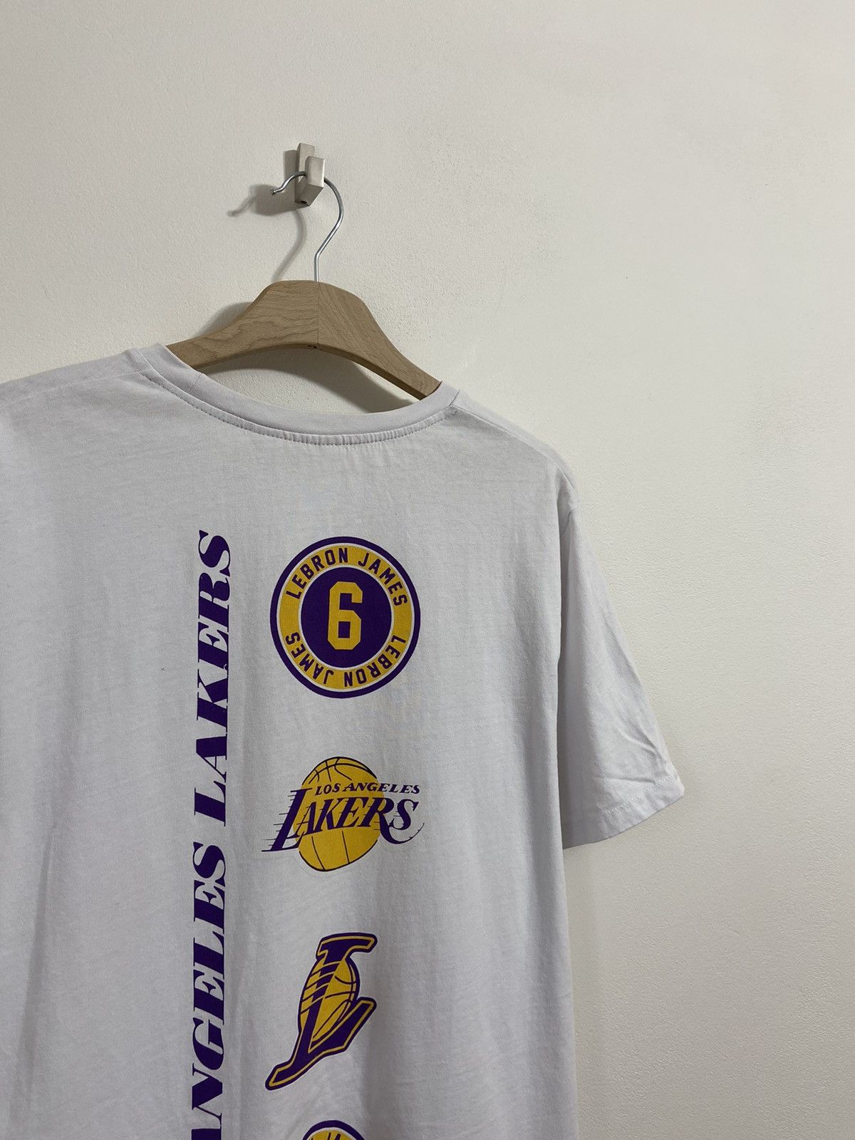 NBA Vintage 90s Thrashed Faded Los Angeles Lakers Tee Size US XXL / EU 58 / 5 - 3 Thumbnail
