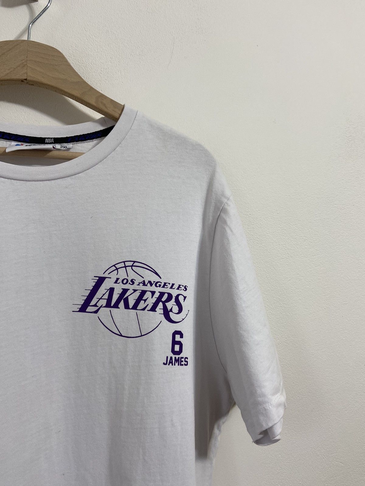 NBA Vintage 90s Thrashed Faded Los Angeles Lakers Tee Size US XXL / EU 58 / 5 - 10 Thumbnail