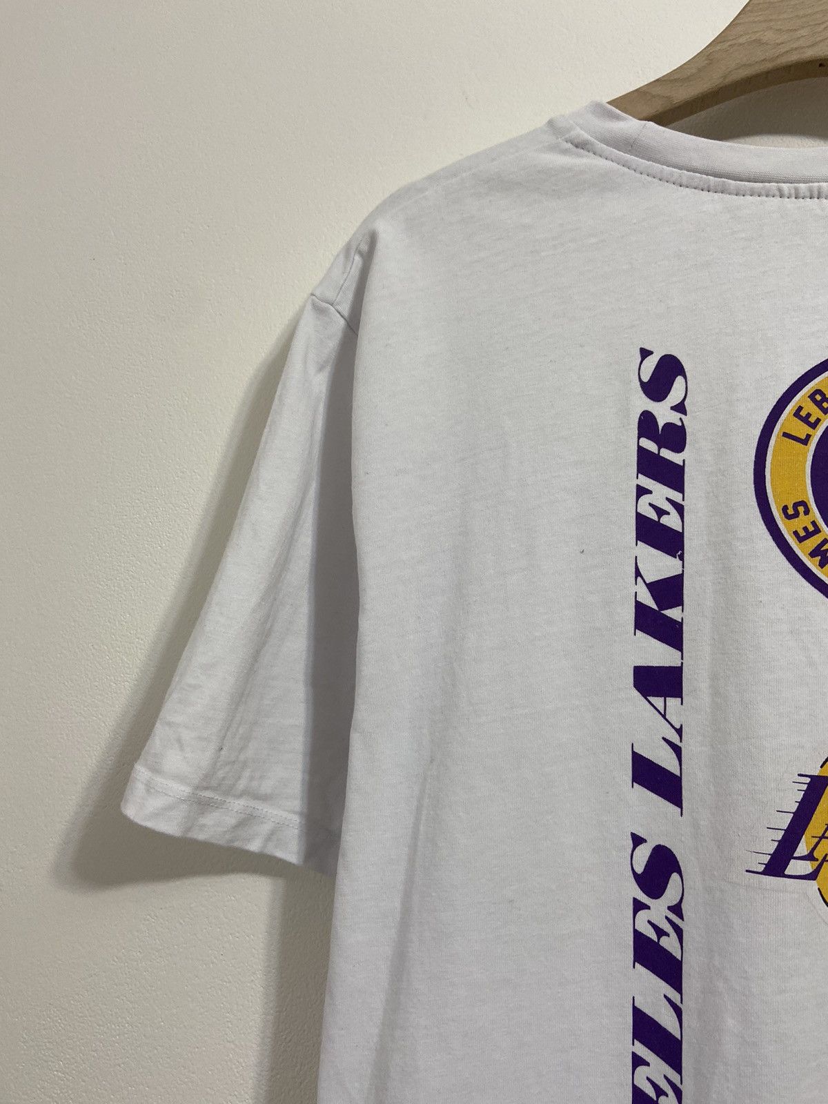 NBA Vintage 90s Thrashed Faded Los Angeles Lakers Tee Size US XXL / EU 58 / 5 - 6 Thumbnail