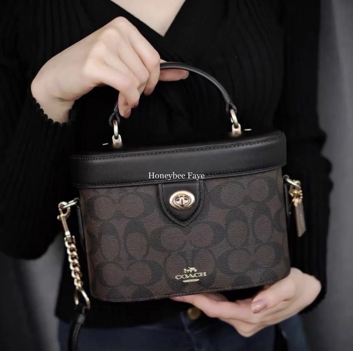 Kay Crossbody In Signature Canvas