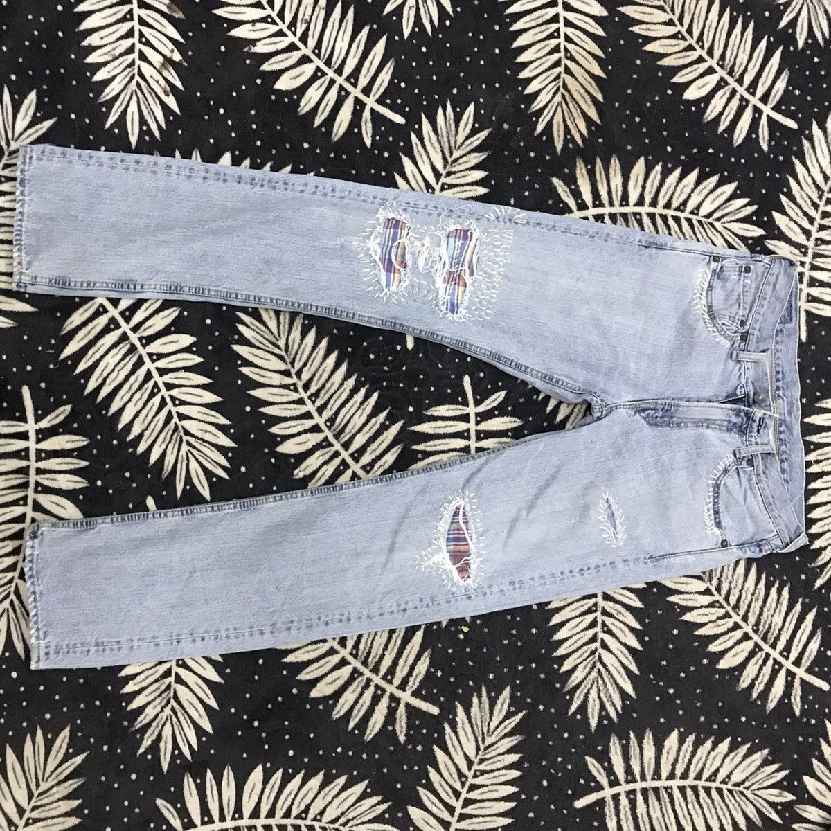 Blue Blue Japan × HOLLYWOOD RANCH MARKET × Le Grande Bleu (L.G.B.) 💥H.R MARKET DISTRESSED THRASHED DENIM JEAN Size US 32 / EU 48 - 4 Thumbnail