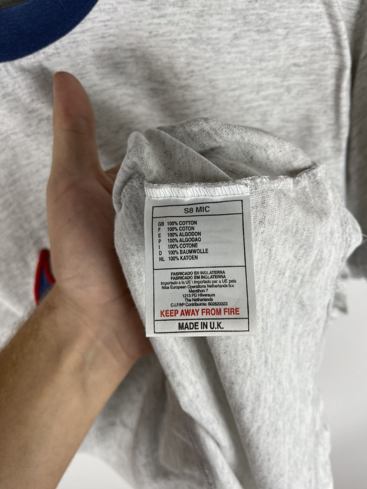 Nike Nike vintage 90s big swoosh centre logo tee shirt Size US S / EU 44-46 / 1 - 8 Thumbnail