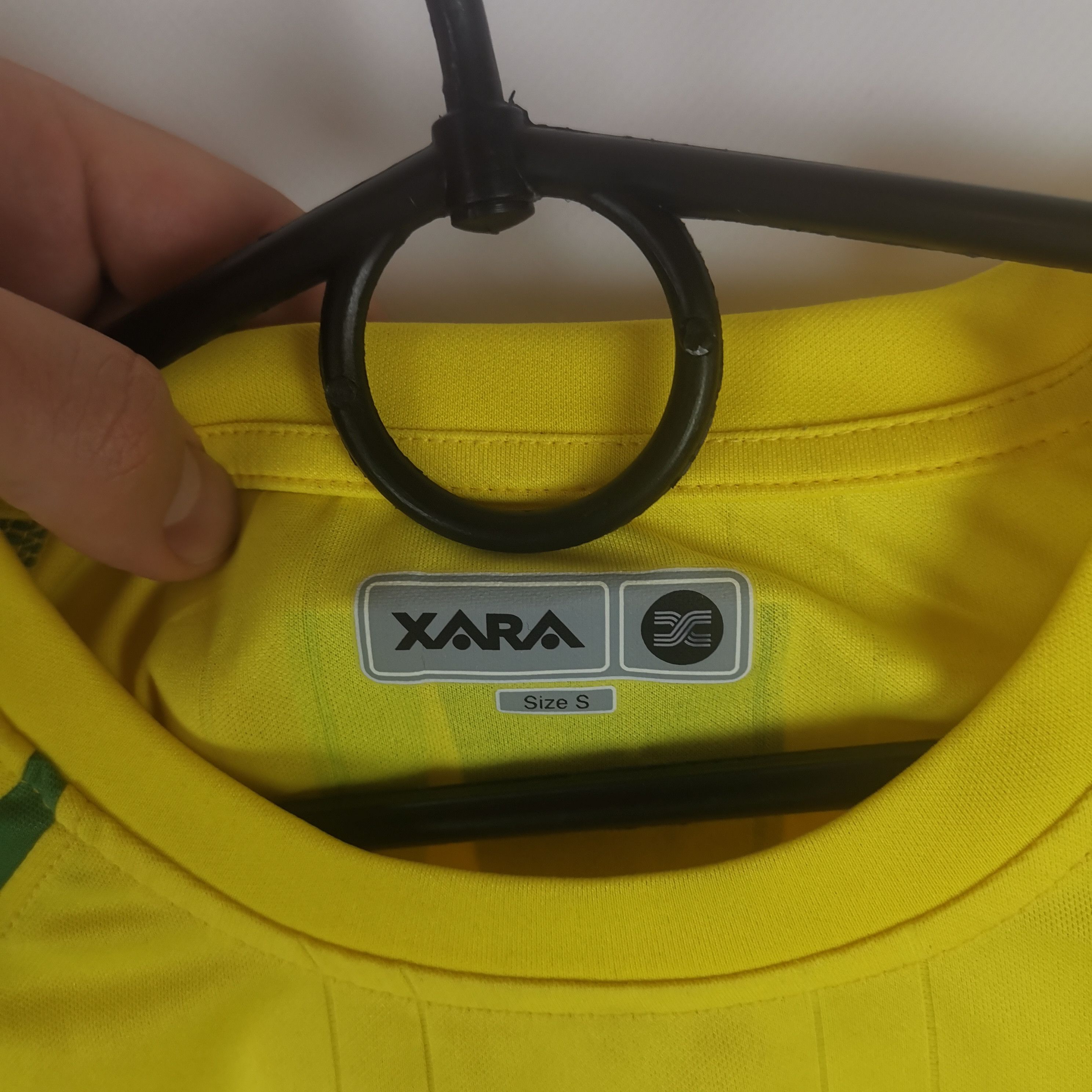 Other 2010-2011 Norwich #41 Hoolahan LongSleeve Xara Home jersey Size US S / EU 44-46 / 1 - 3 Thumbnail