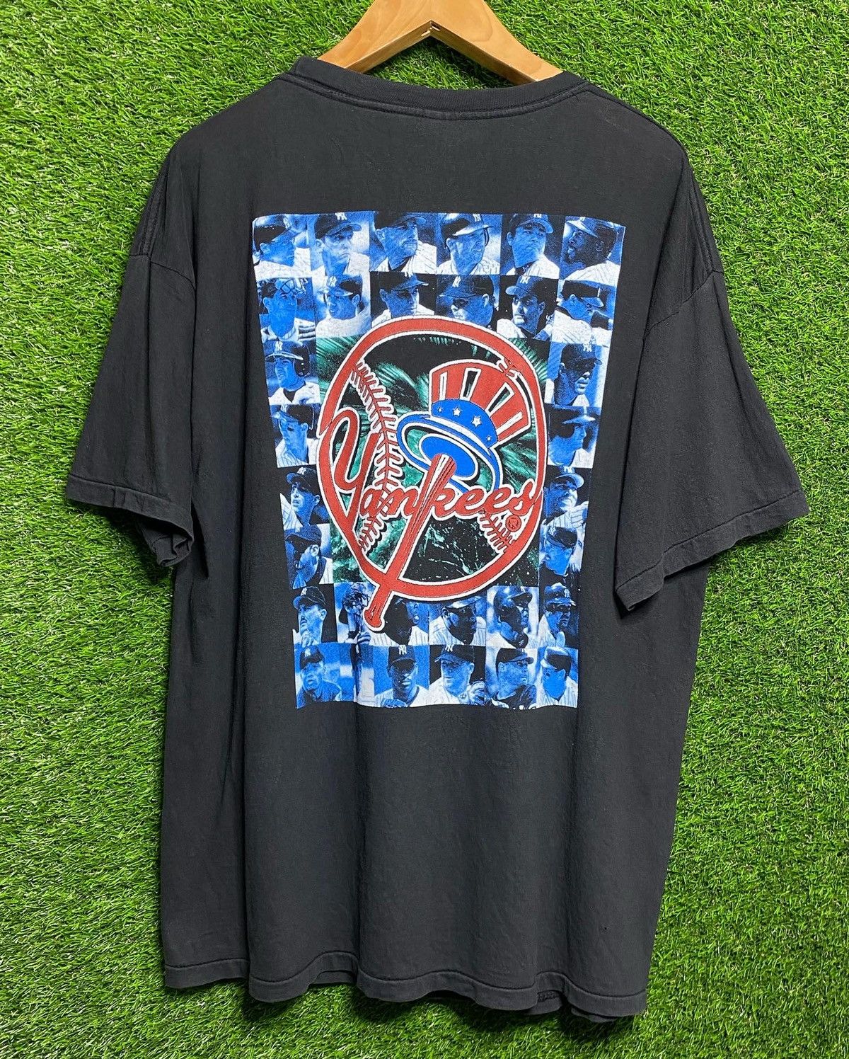 Vintage 🚨Vintage NY Yankees World Champions 1998 Rap Tee T-Shirt Size US XXL / EU 58 / 5 - 2 Thumbnail
