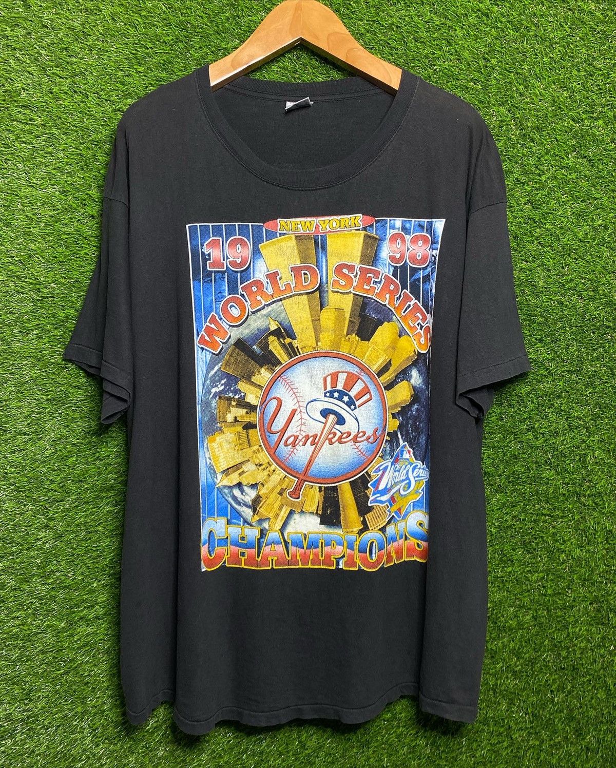 Vintage 🚨Vintage NY Yankees World Champions 1998 Rap Tee T-Shirt Size US XXL / EU 58 / 5 - 1 Thumbnail