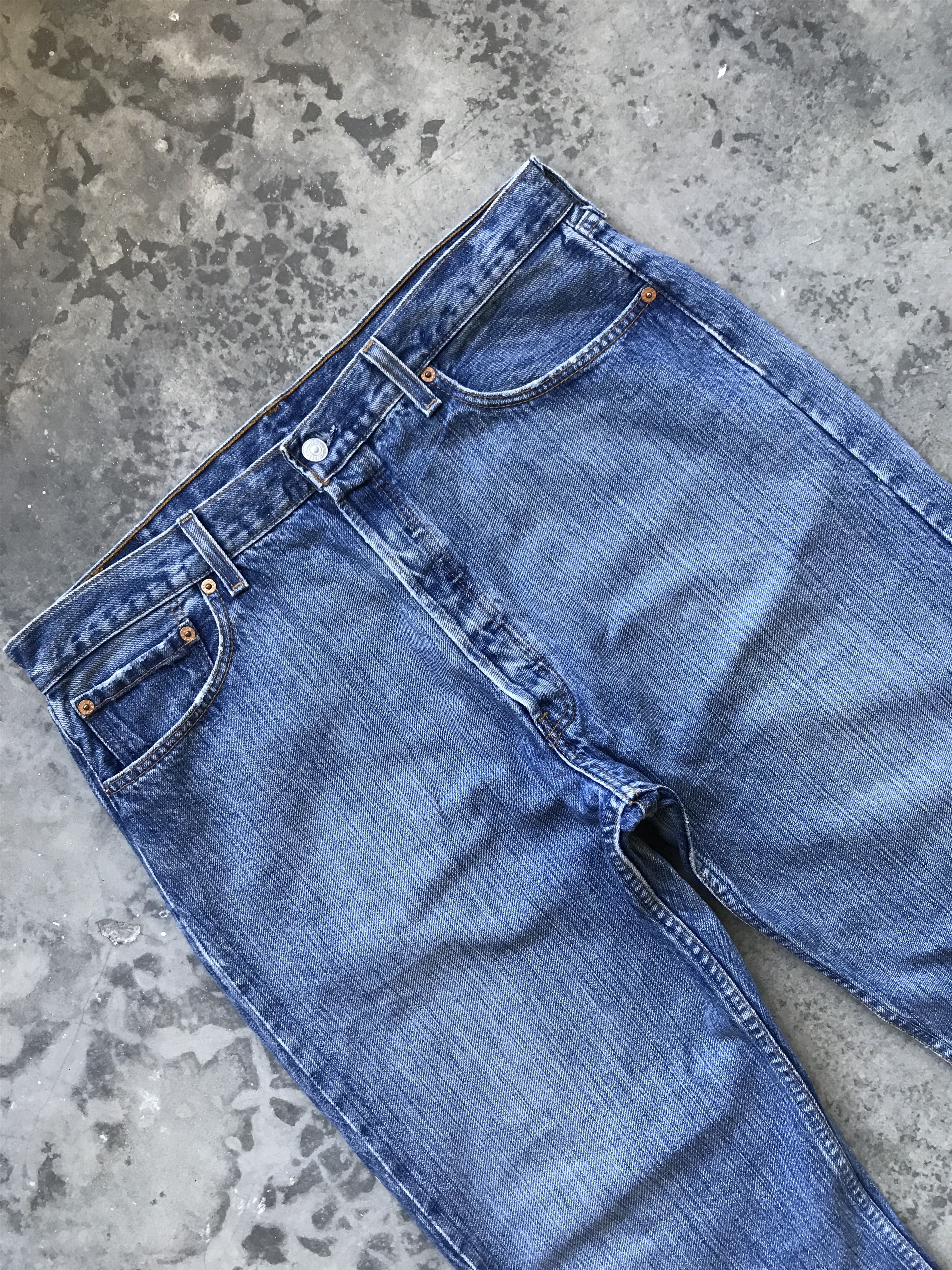 VLEV49 - Vintage Levis 501 Medium Wash Jeans