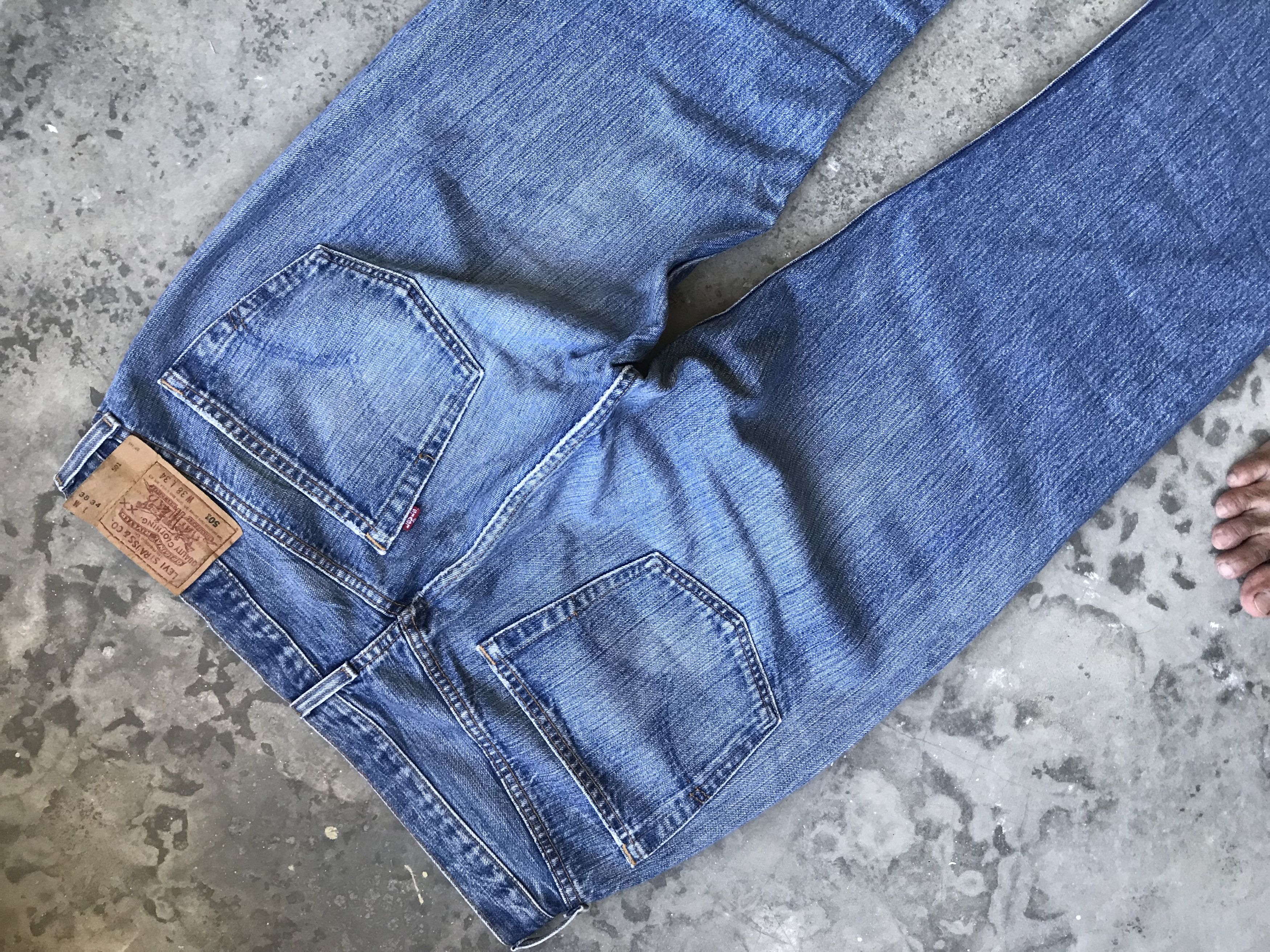 Levi's VLEV49 - Vintage Levis 501 Medium Wash Jeans Size US 36 / EU 52 - 8 Thumbnail