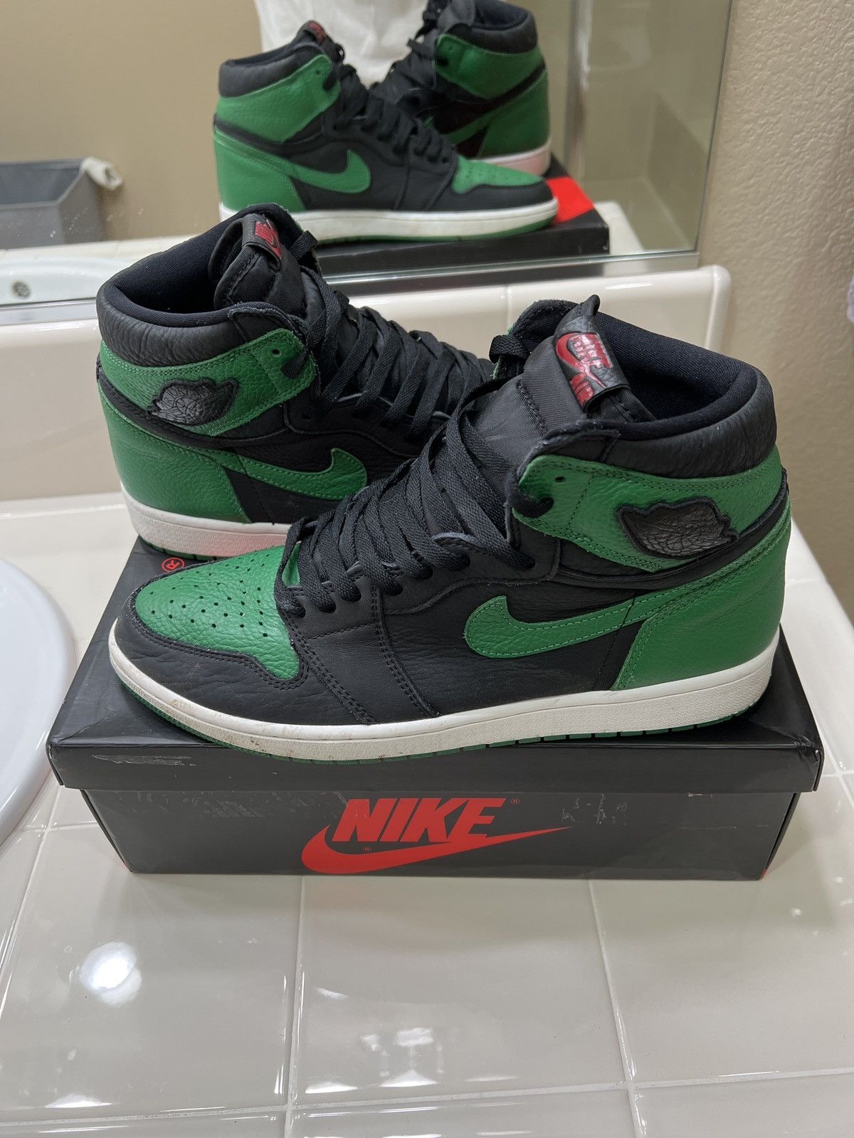 Jordan Brand Jordan 1 Pine Green Size US 12 / EU 45 - 1 Thumbnail