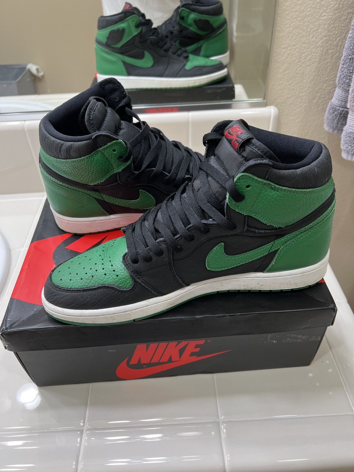 Jordan Brand Jordan 1 Pine Green Size US 12 / EU 45 - 3 Thumbnail