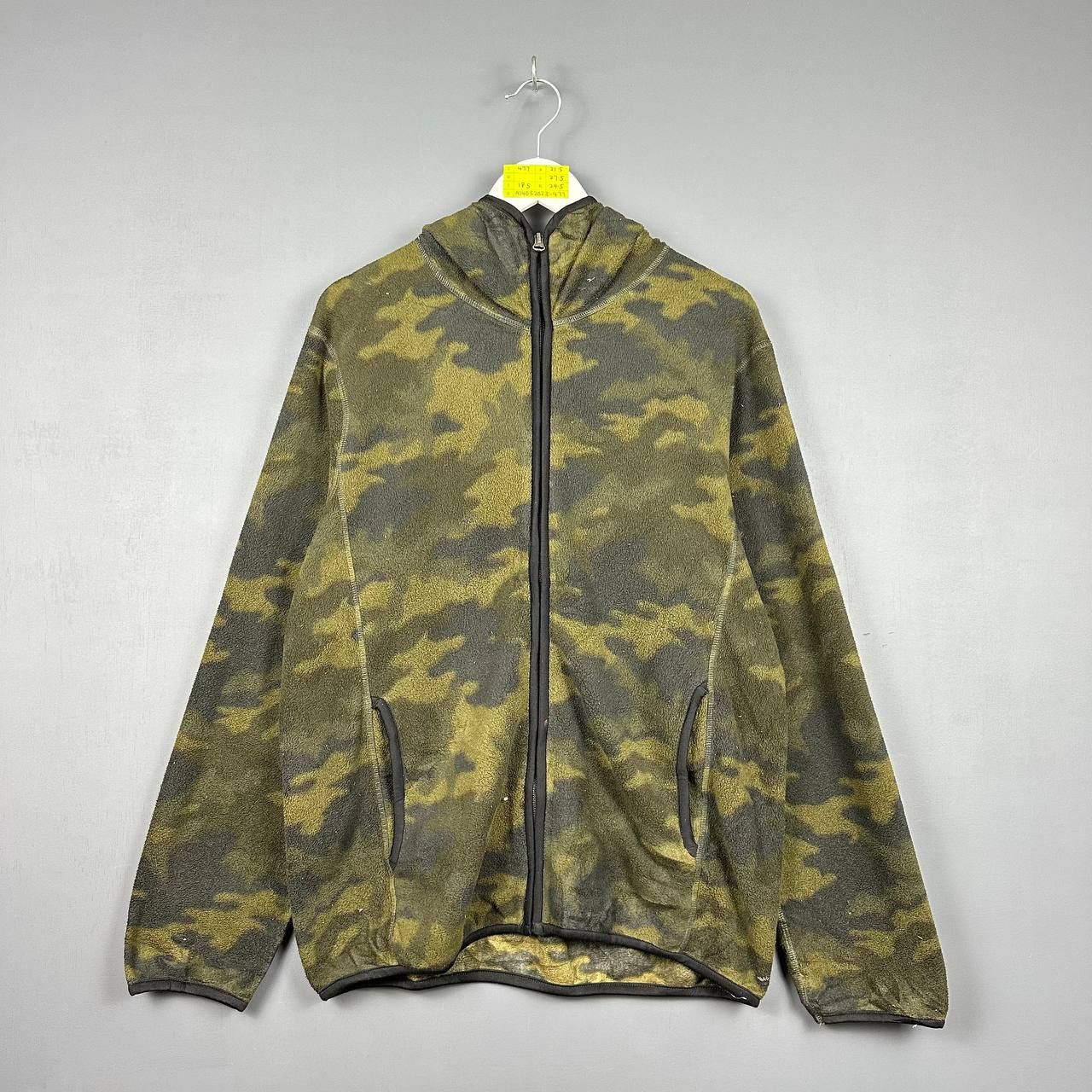Vintage Uniqlo Camo Design Japanese Brand Sweatshirt