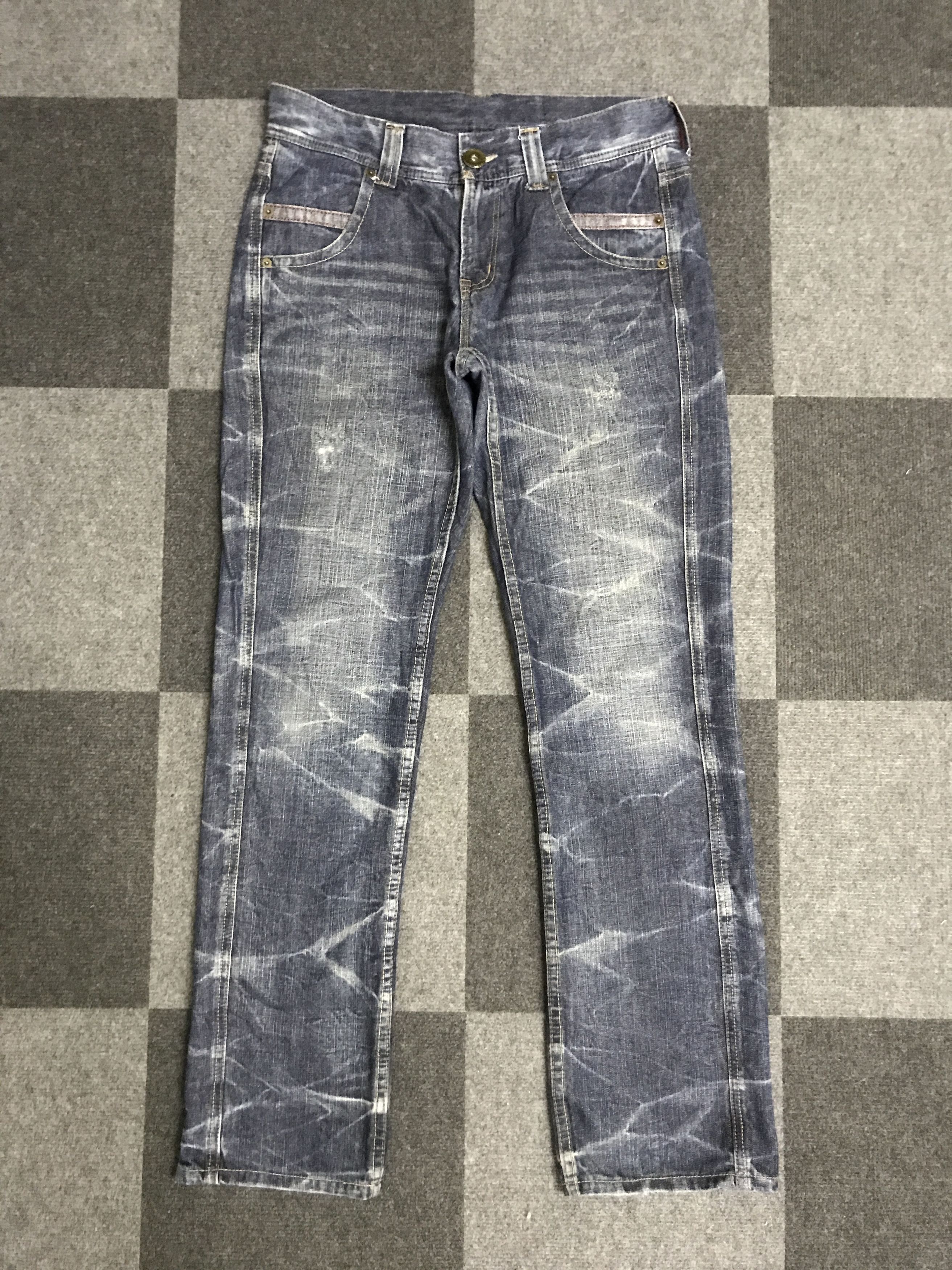 D120 Bs Vtg Thunder Fades Distressed Jeans