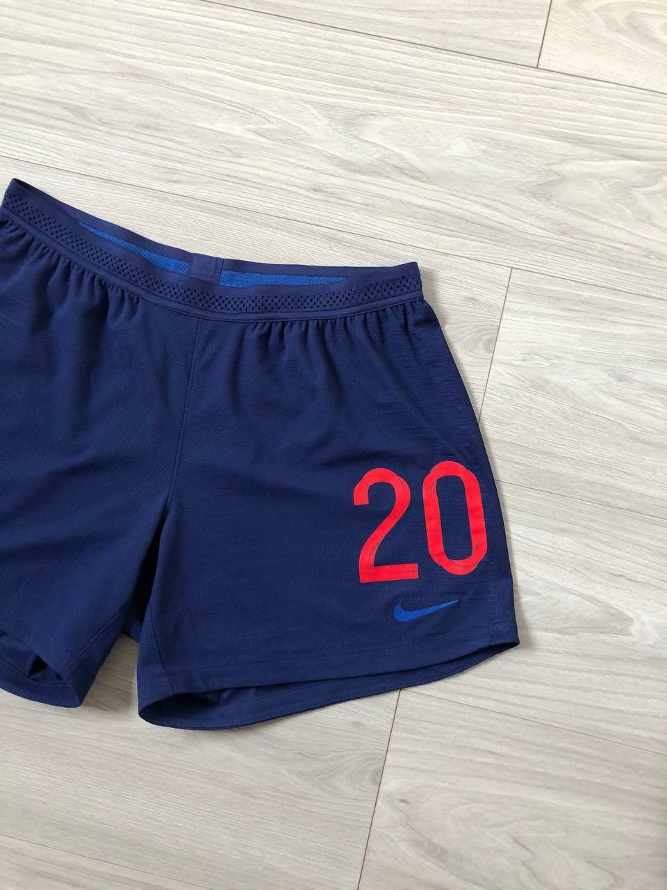Nike ENGLAND NIKE FOOTBALL SOCCER HOME SHORTS Size US 36 / EU 52 - 2 Thumbnail