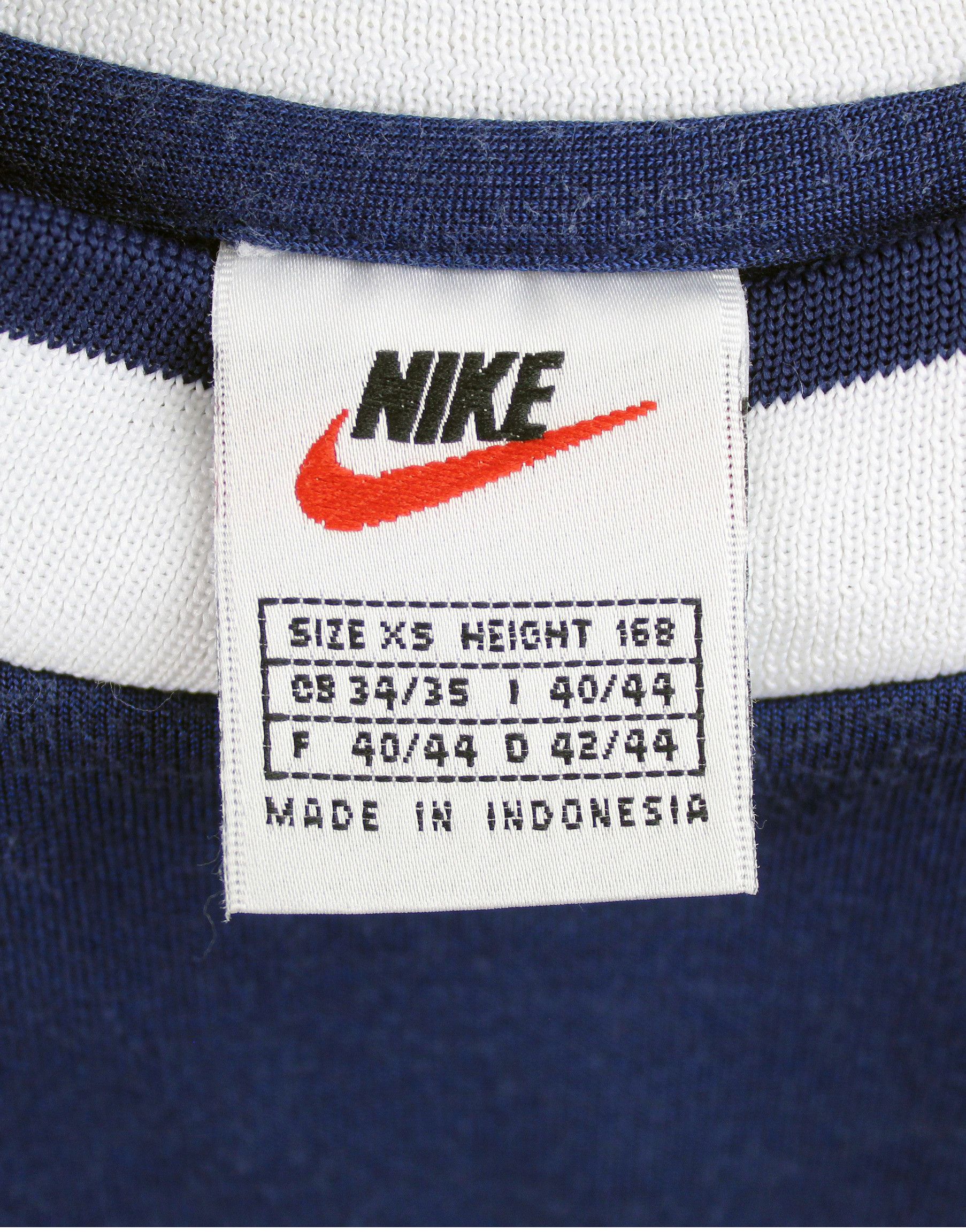 Nike 90s vintage Nike spell out graphic t-shirt tshirt tee OG Size XS / US 0-2 / IT 36-38 - 4 Thumbnail