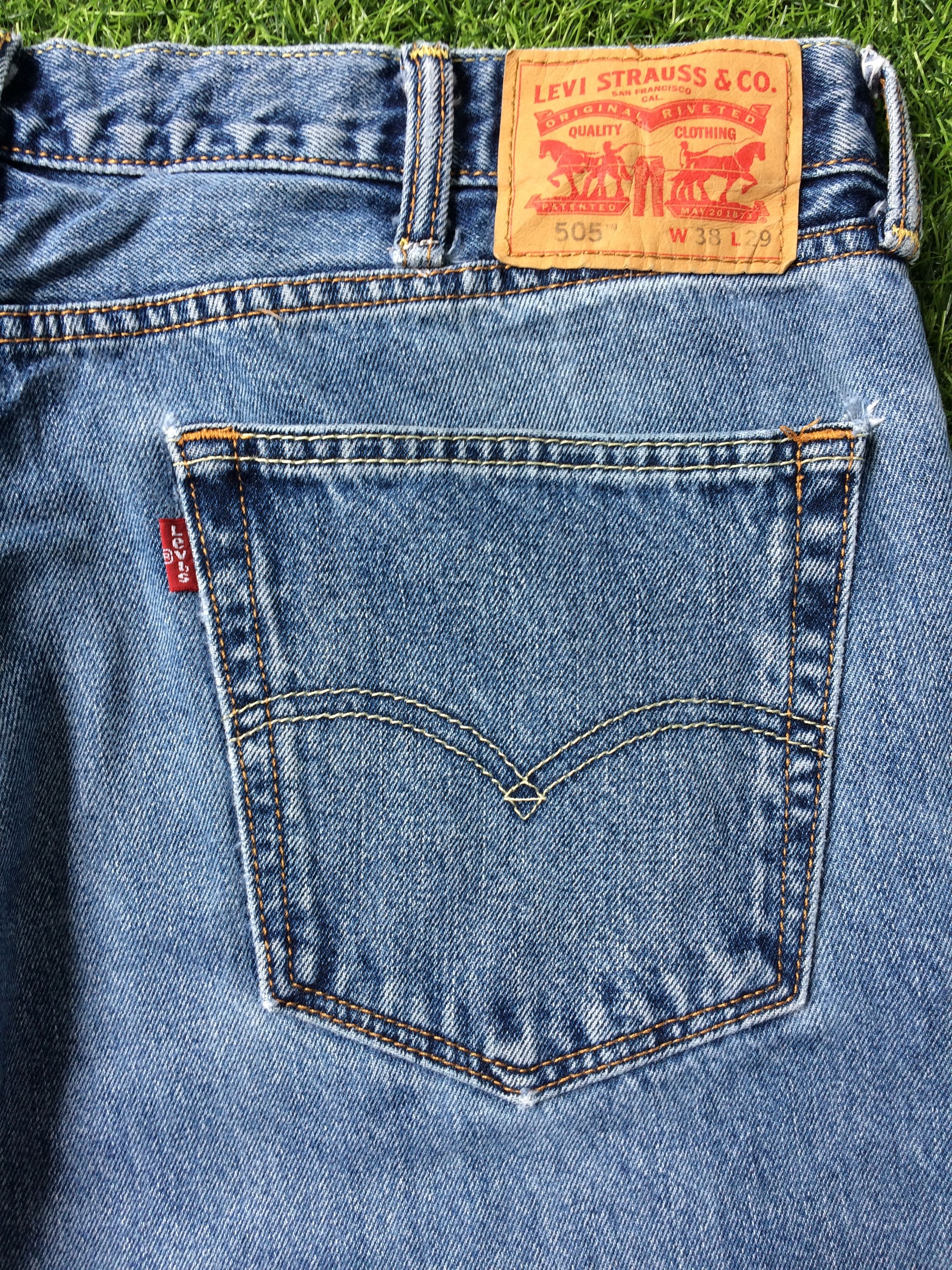 Levi's Vintage Distressed Levis 505 Jeans #B-433 Size US 37 - 7 Thumbnail