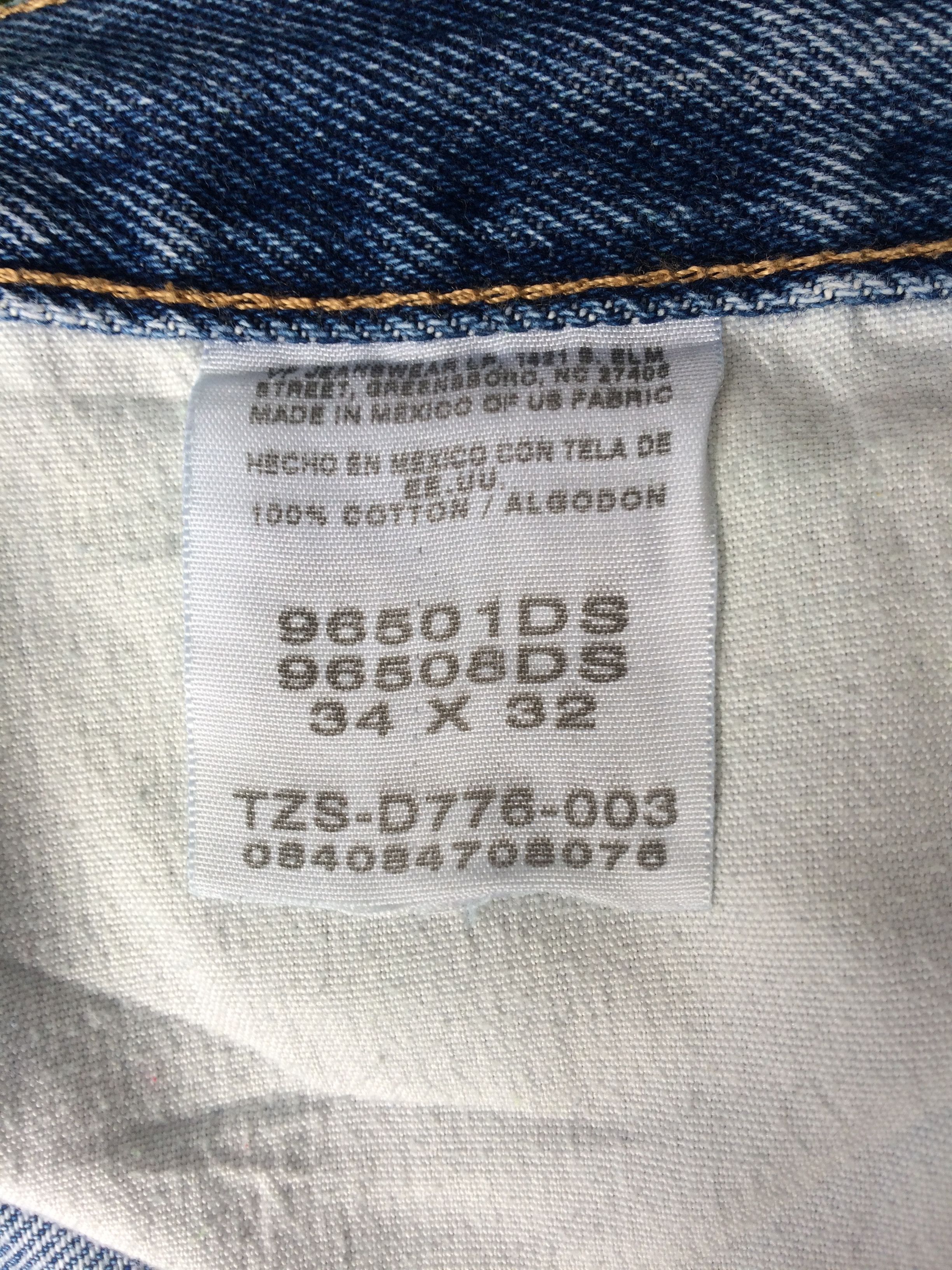 Vintage Vintage Distressed Ripped Light Wash Jeans #B-452 Size US 33 - 10 Thumbnail