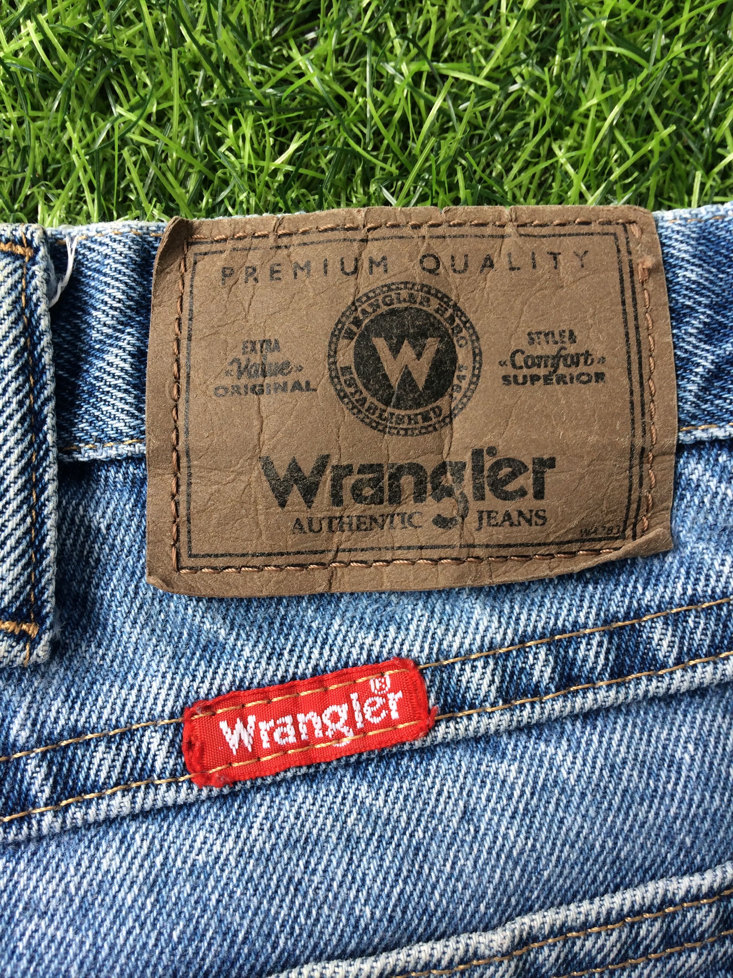 Vintage Vintage Distressed Ripped Light Wash Jeans #B-452 Size US 33 - 9 Thumbnail