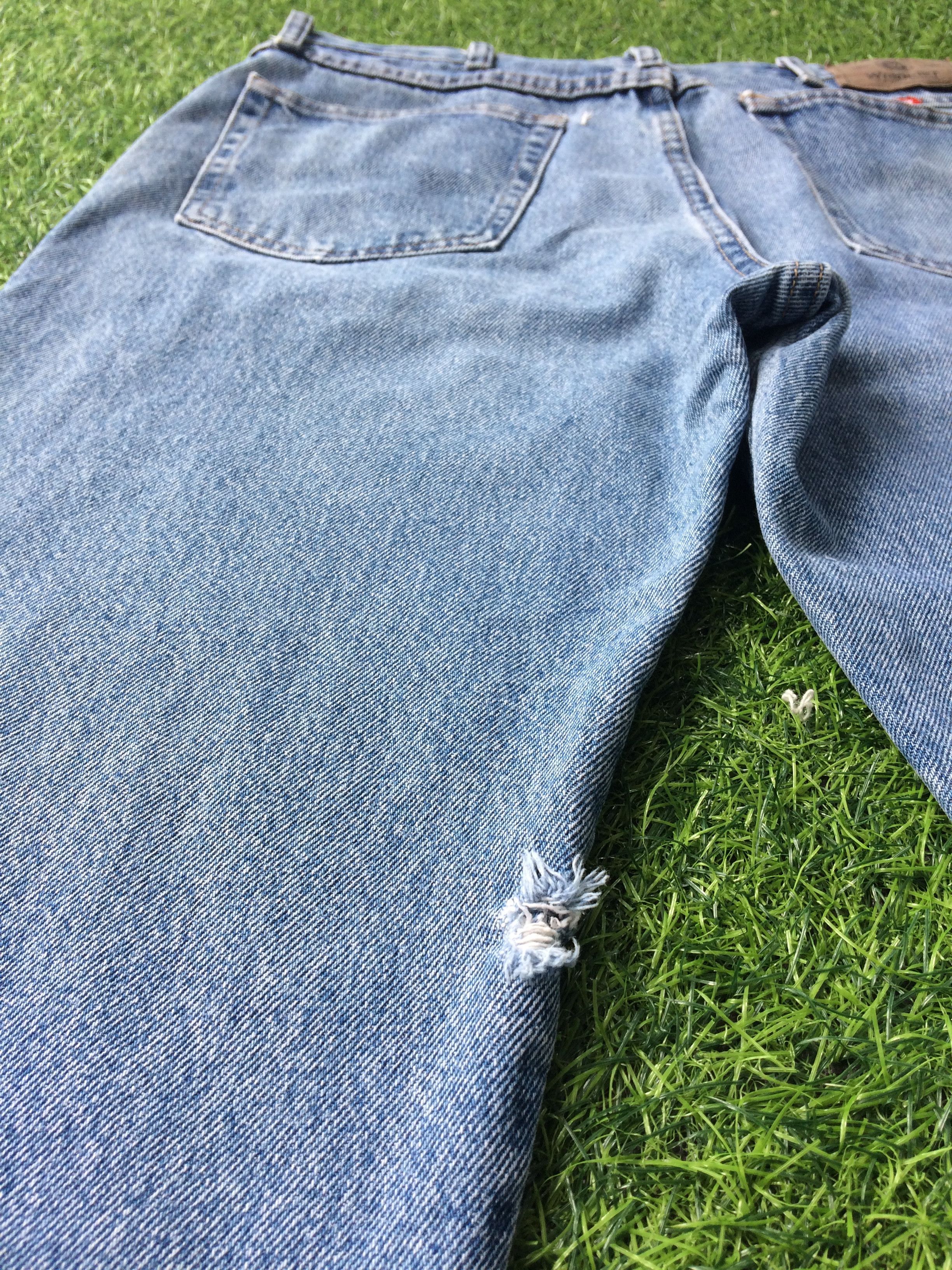 Vintage Vintage Distressed Ripped Light Wash Jeans #B-452 Size US 33 - 6 Thumbnail