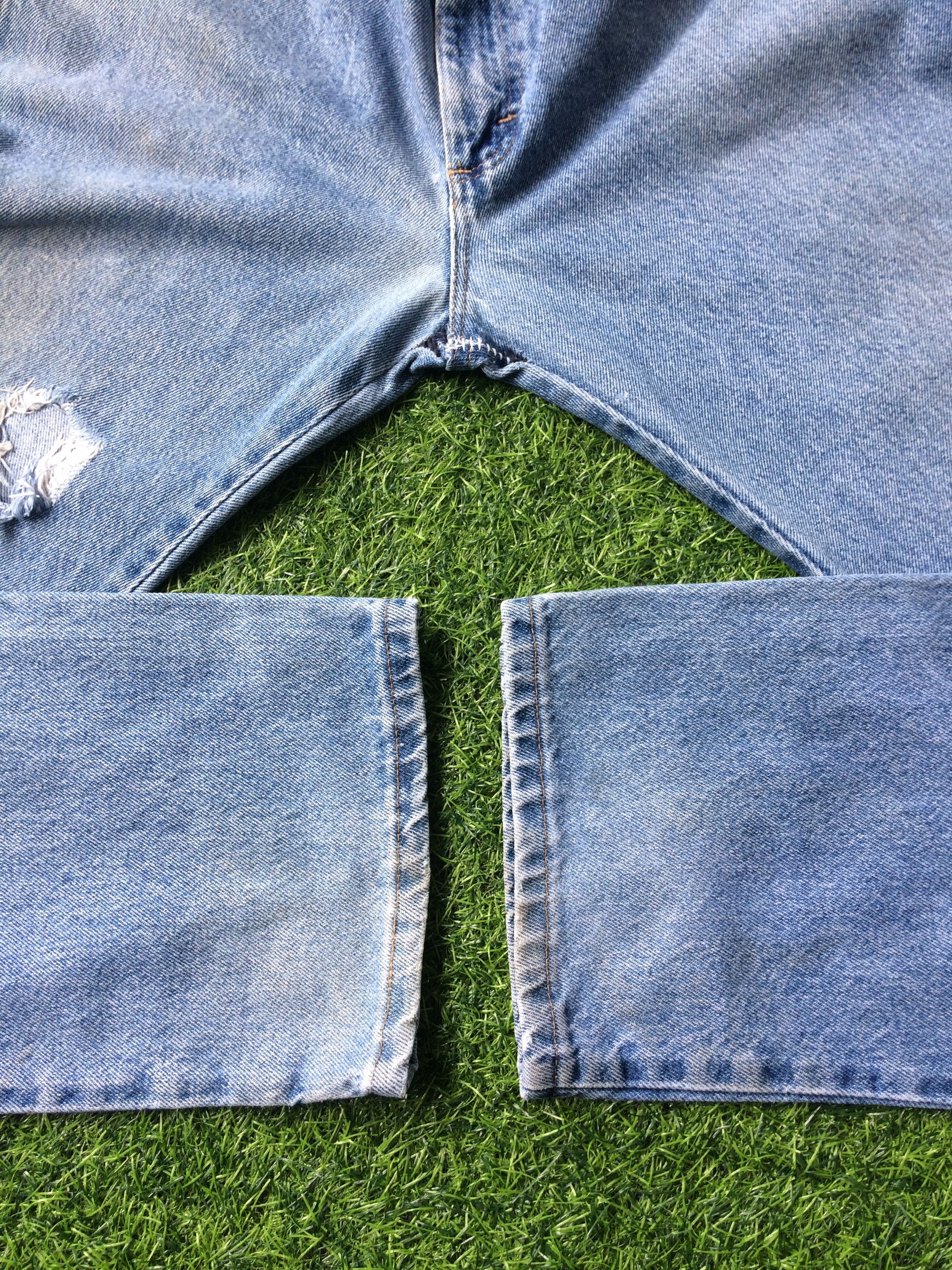 Vintage Vintage Distressed Ripped Light Wash Jeans #B-452 Size US 33 - 5 Thumbnail