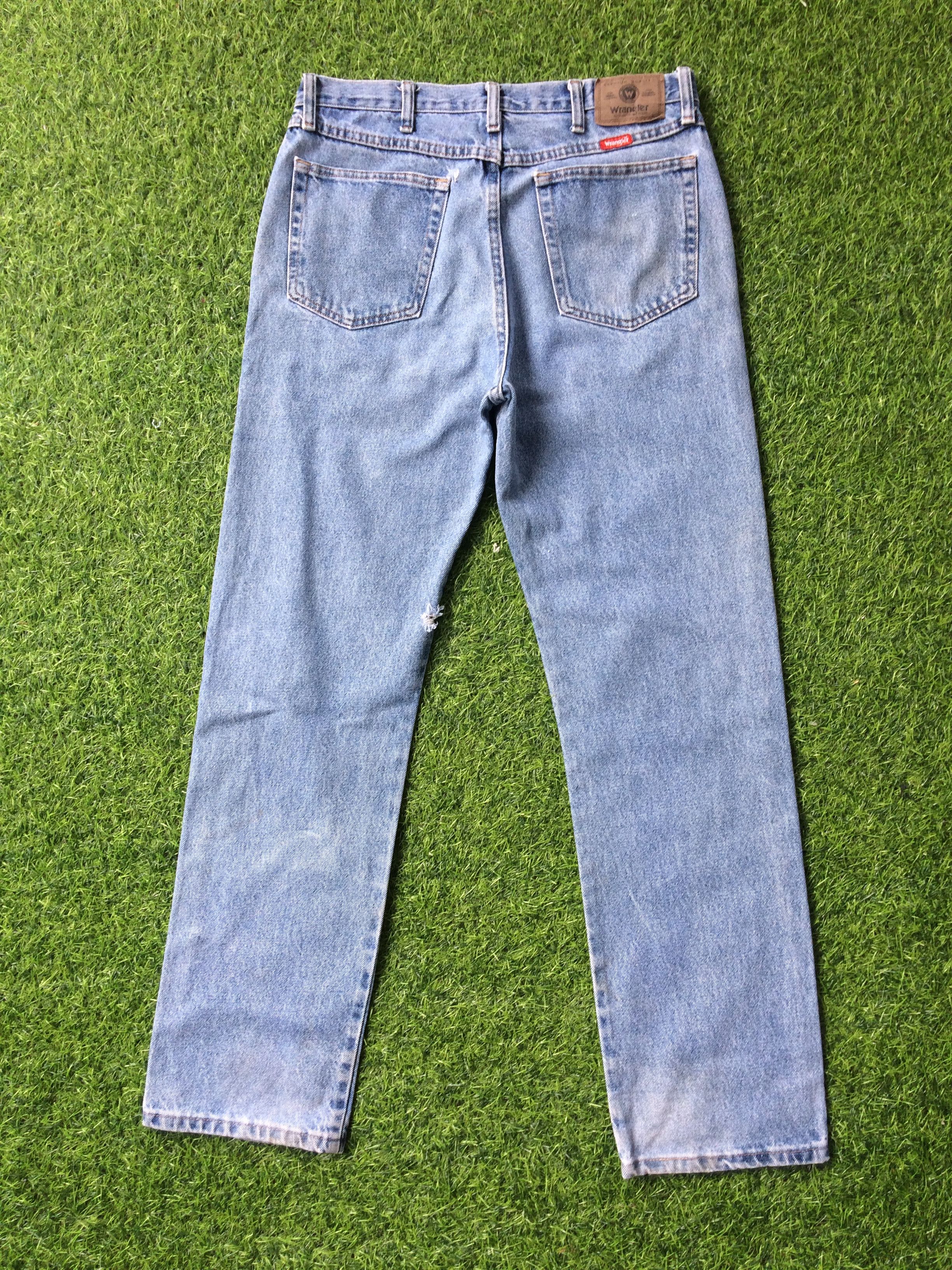 Vintage Vintage Distressed Ripped Light Wash Jeans #B-452 Size US 33 - 2 Thumbnail