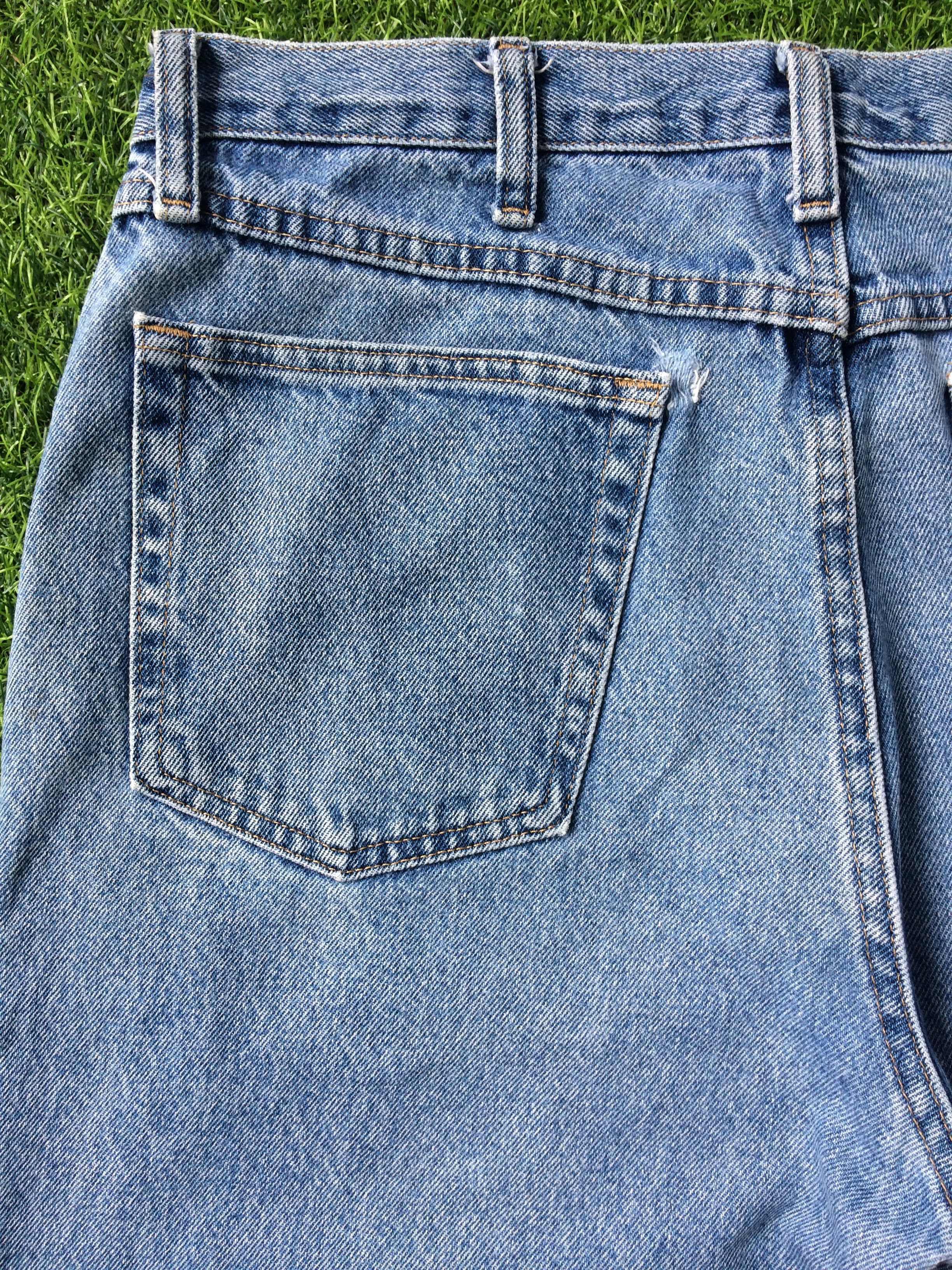 Vintage Vintage Distressed Ripped Light Wash Jeans #B-452 Size US 33 - 8 Thumbnail