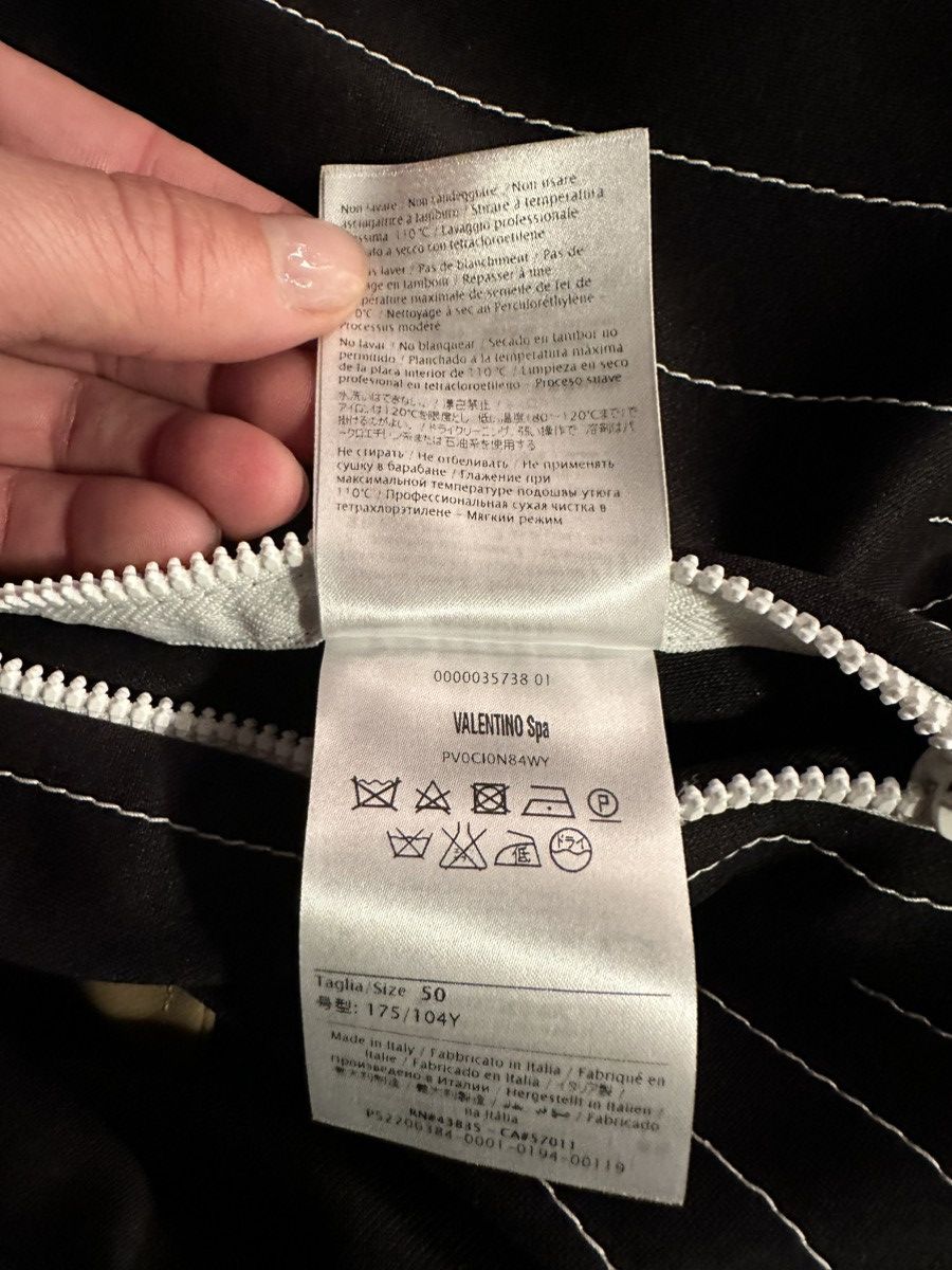 Valentino Zip up track jacket good as new Size US L / EU 52-54 / 3 - 6 Thumbnail