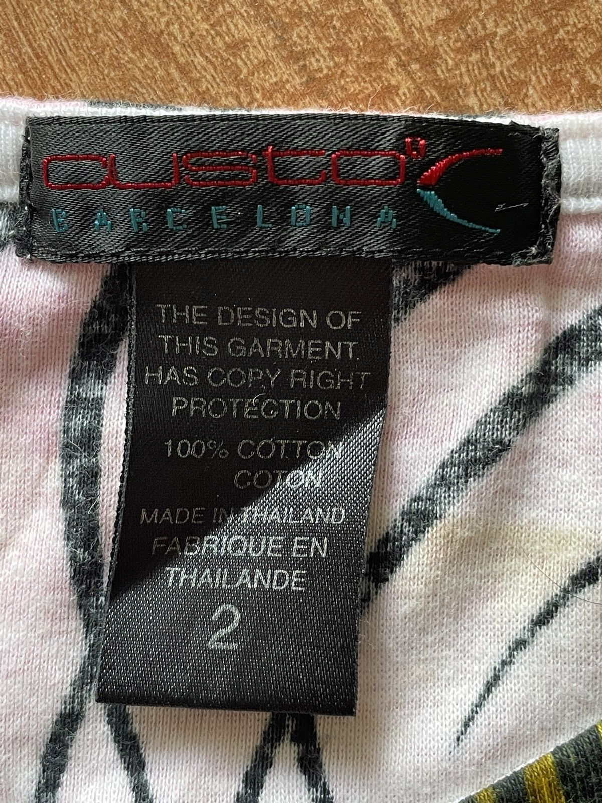 Custo Barcelona Custo Barcelona Graphic Nonsleeve Tshirt Size XS / US 0-2 / IT 36-38 - 4 Thumbnail