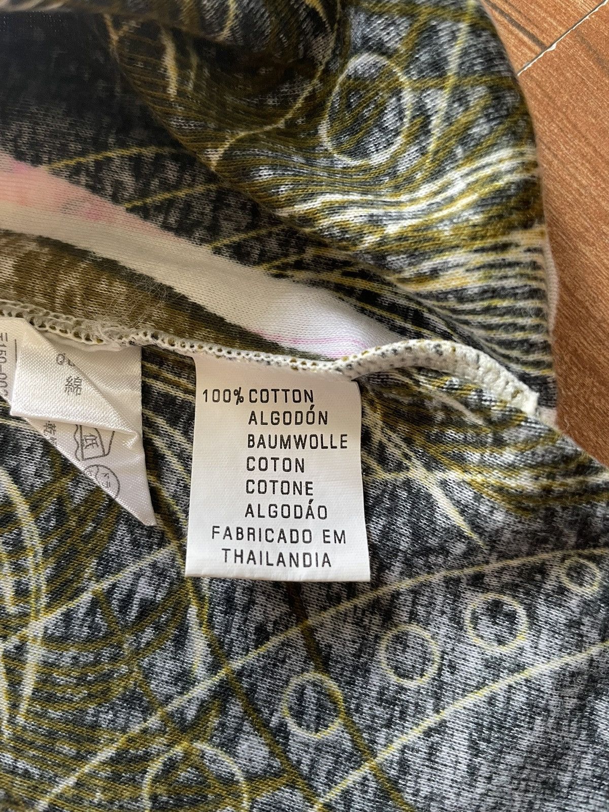 Custo Barcelona Custo Barcelona Graphic Nonsleeve Tshirt Size XS / US 0-2 / IT 36-38 - 3 Thumbnail