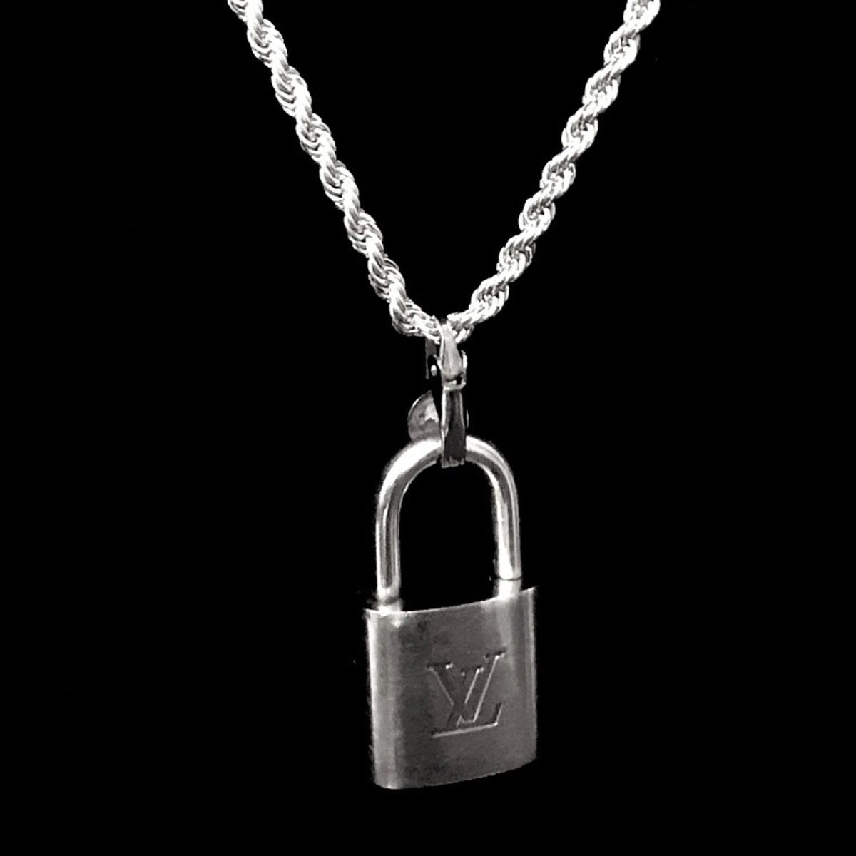 Pre-owned Louis Vuitton Lock 14k White Gold Rope Link Chain Necklace In Silver