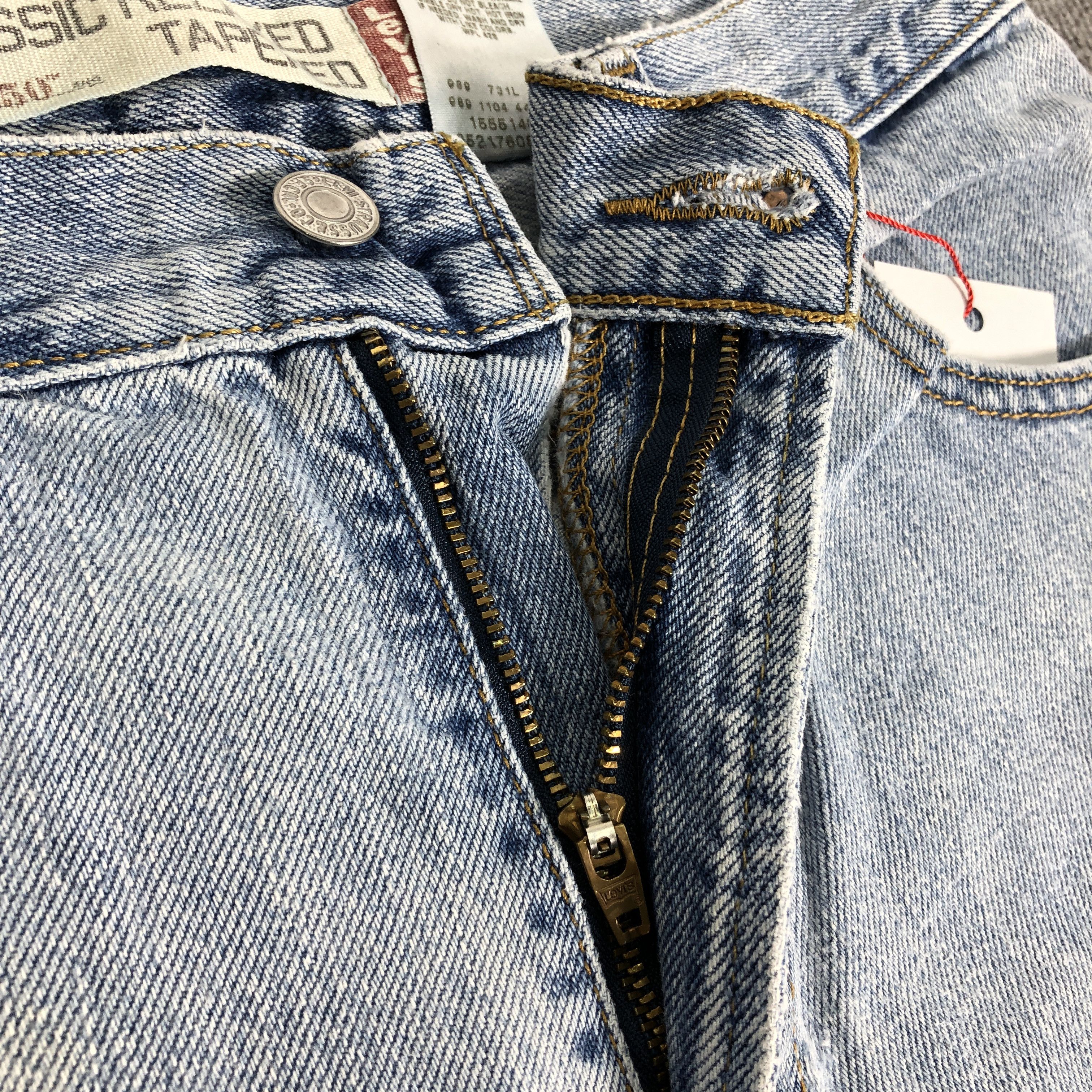 Levi's Vintage Y2k Levi's 550 Light Wash Relaxed Tapered Denim Jean Size US 30 / EU 46 - 16 Thumbnail