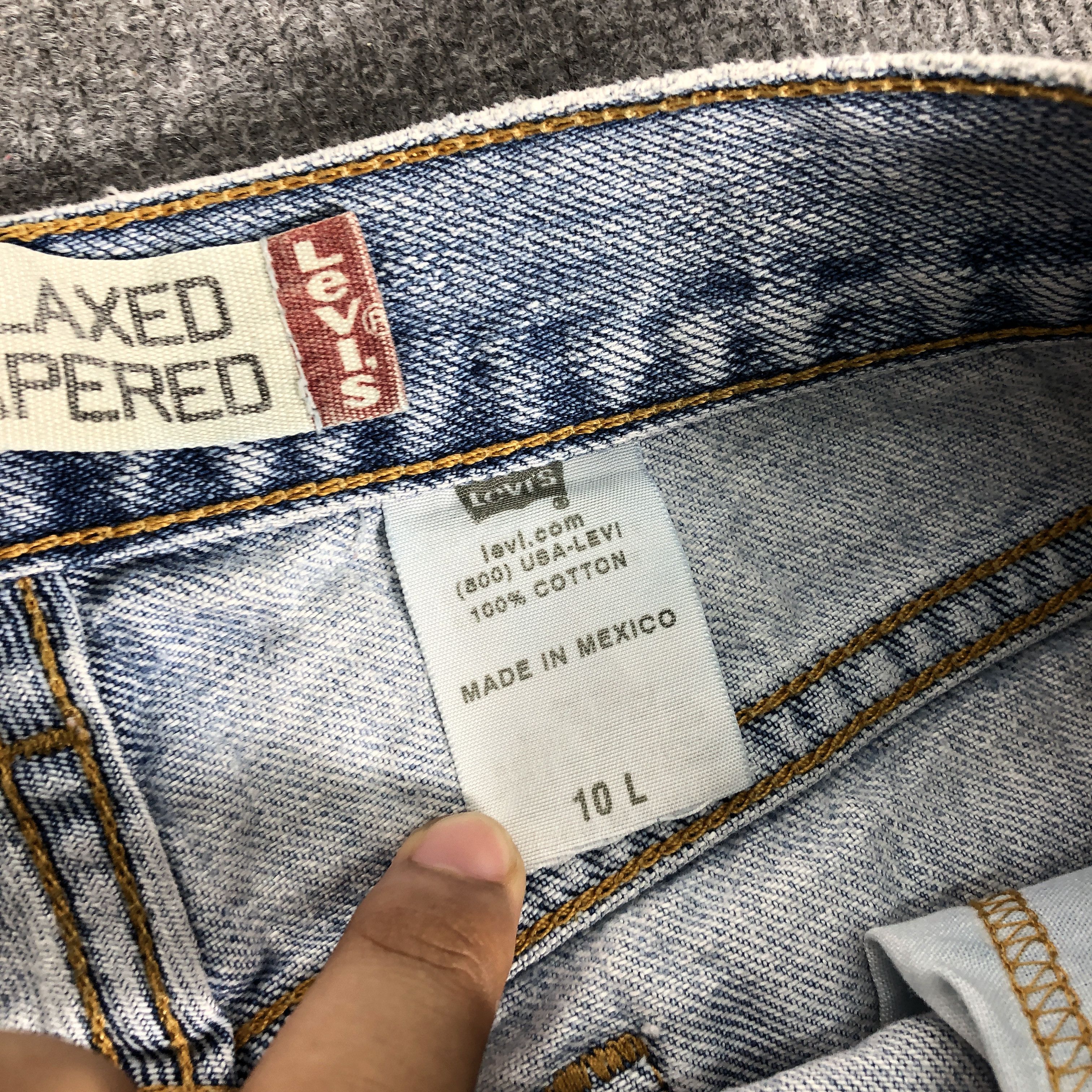 Levi's Vintage Y2k Levi's 550 Light Wash Relaxed Tapered Denim Jean Size US 30 / EU 46 - 18 Thumbnail